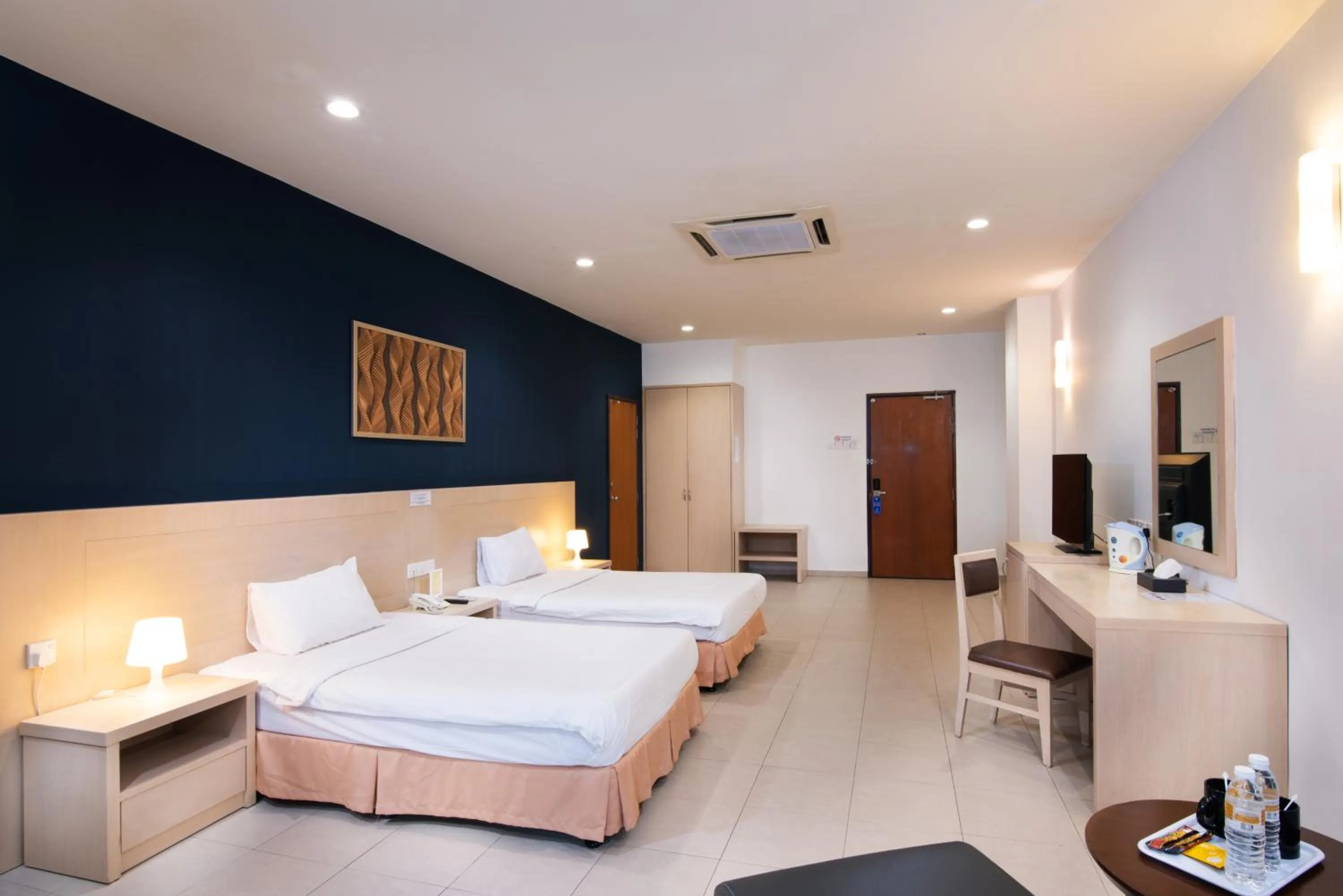 Bedroom, Bed in Golden View Serviced Apartments