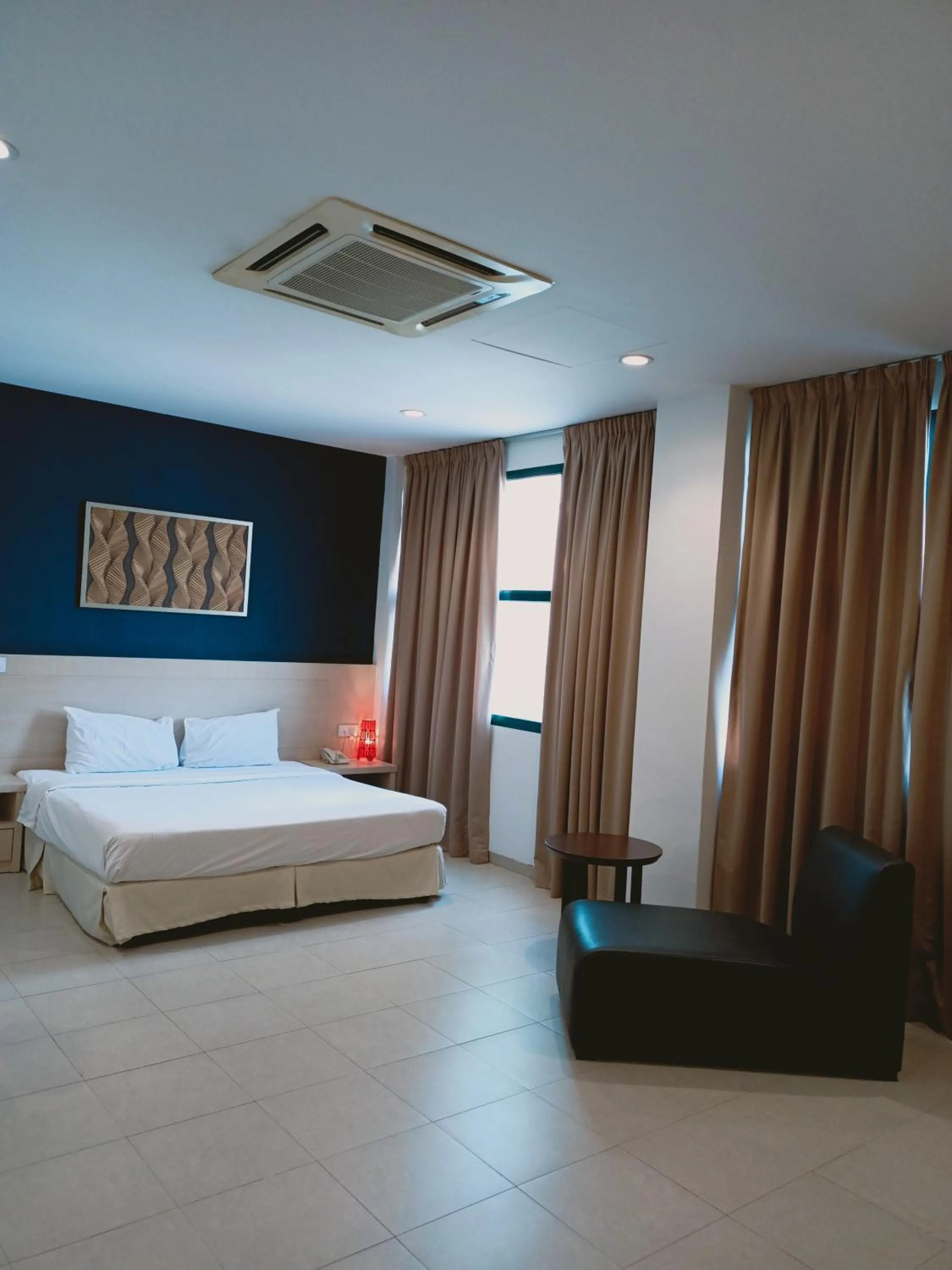 Photo of the whole room, Bed in Golden View Serviced Apartments