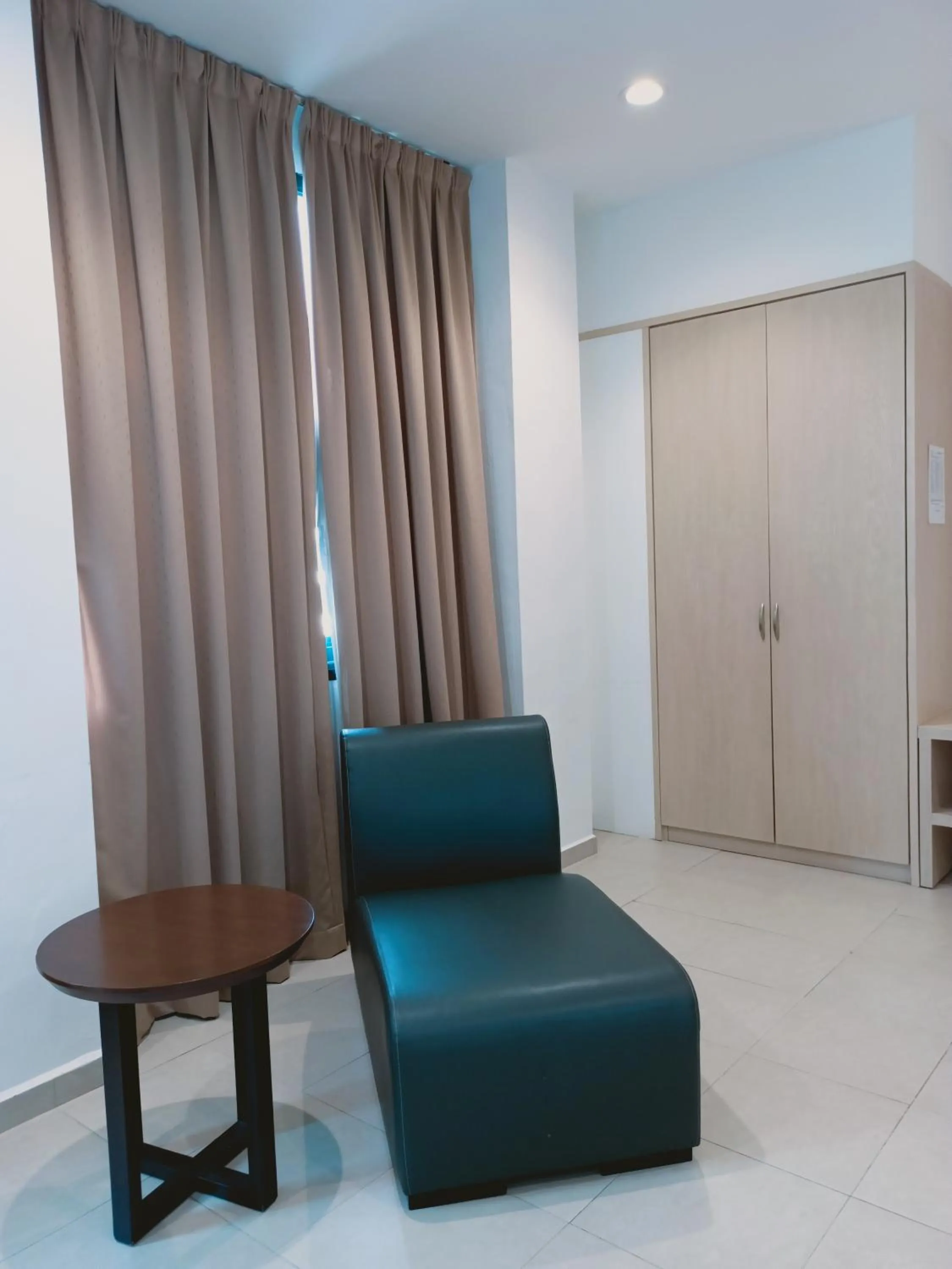 Photo of the whole room in Golden View Serviced Apartments