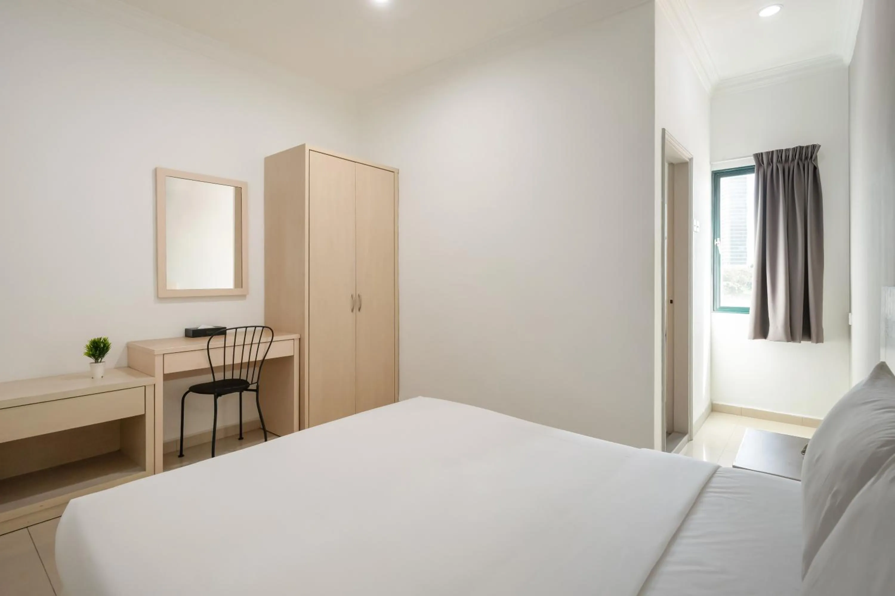 Bedroom, Bed in Golden View Serviced Apartments