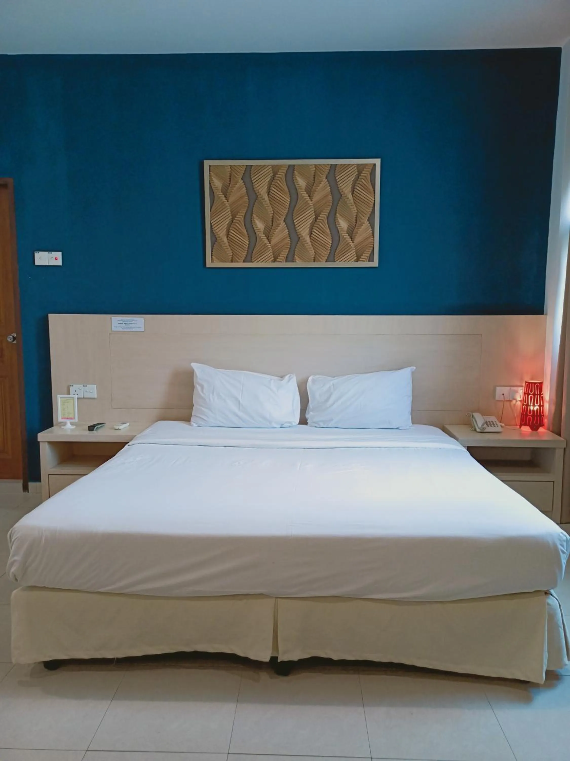 Photo of the whole room, Bed in Golden View Serviced Apartments
