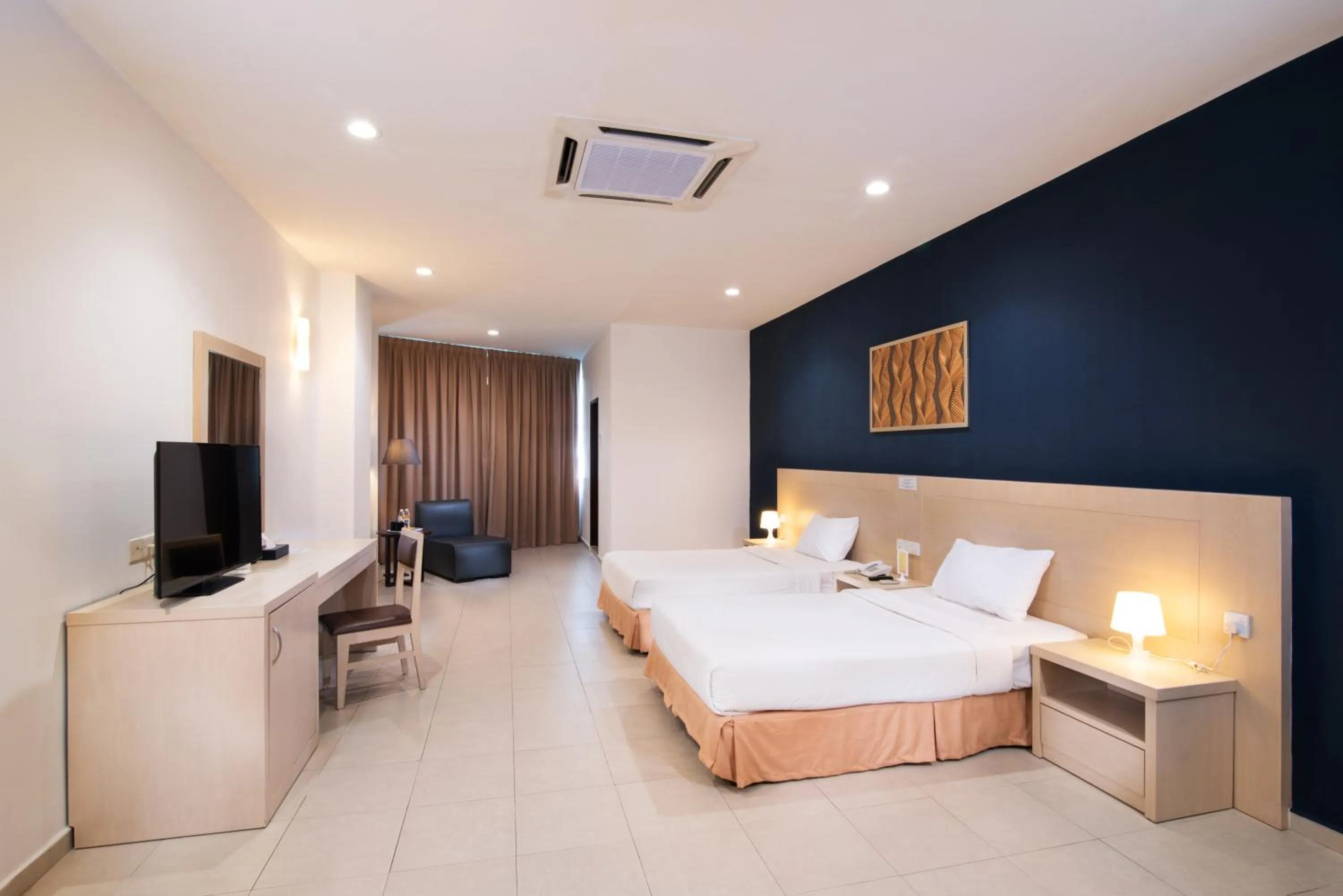 Photo of the whole room, Bed in Golden View Serviced Apartments