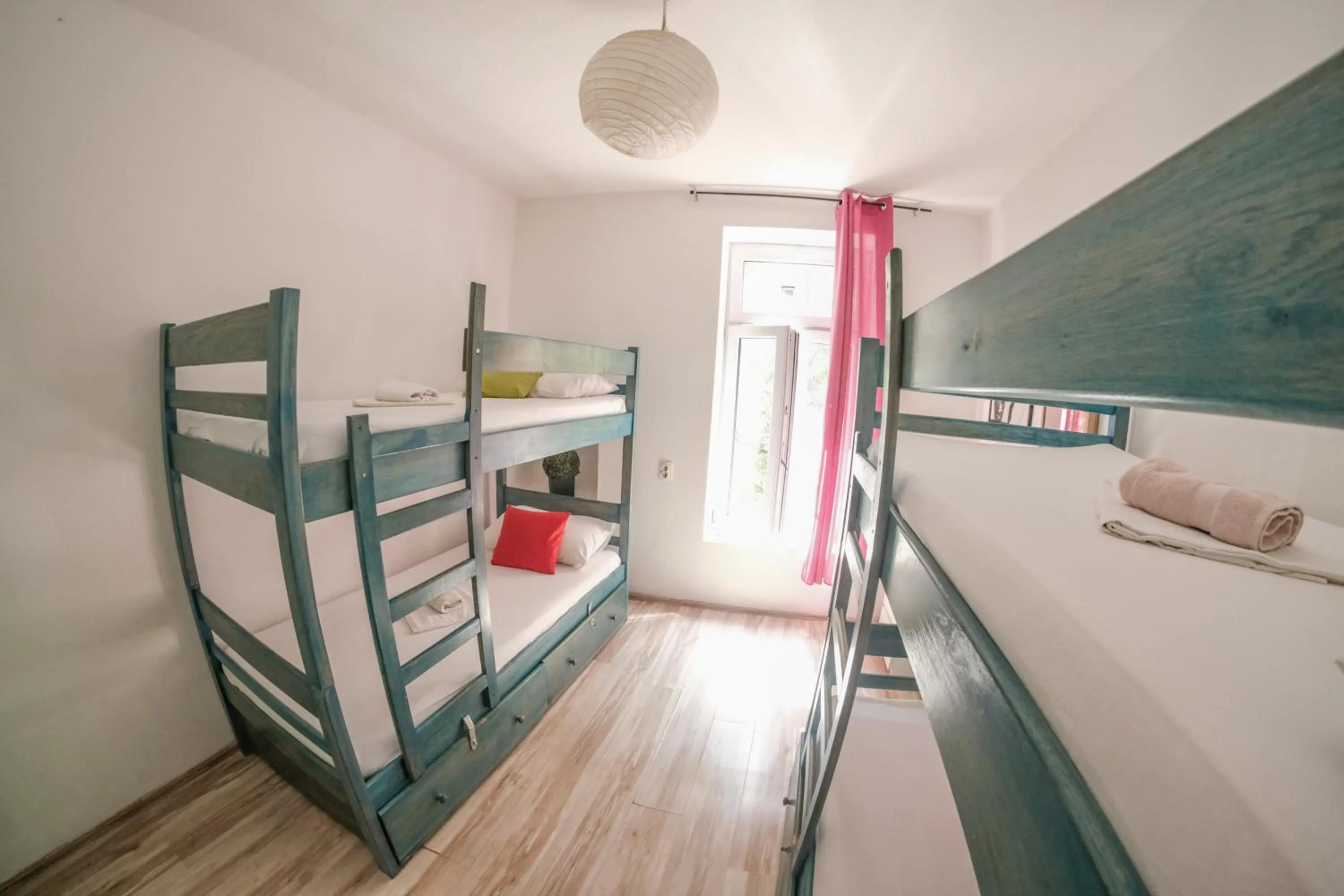 Bed in 4-Bed Mixed Dormitory Room in White Rabbit Hostel
