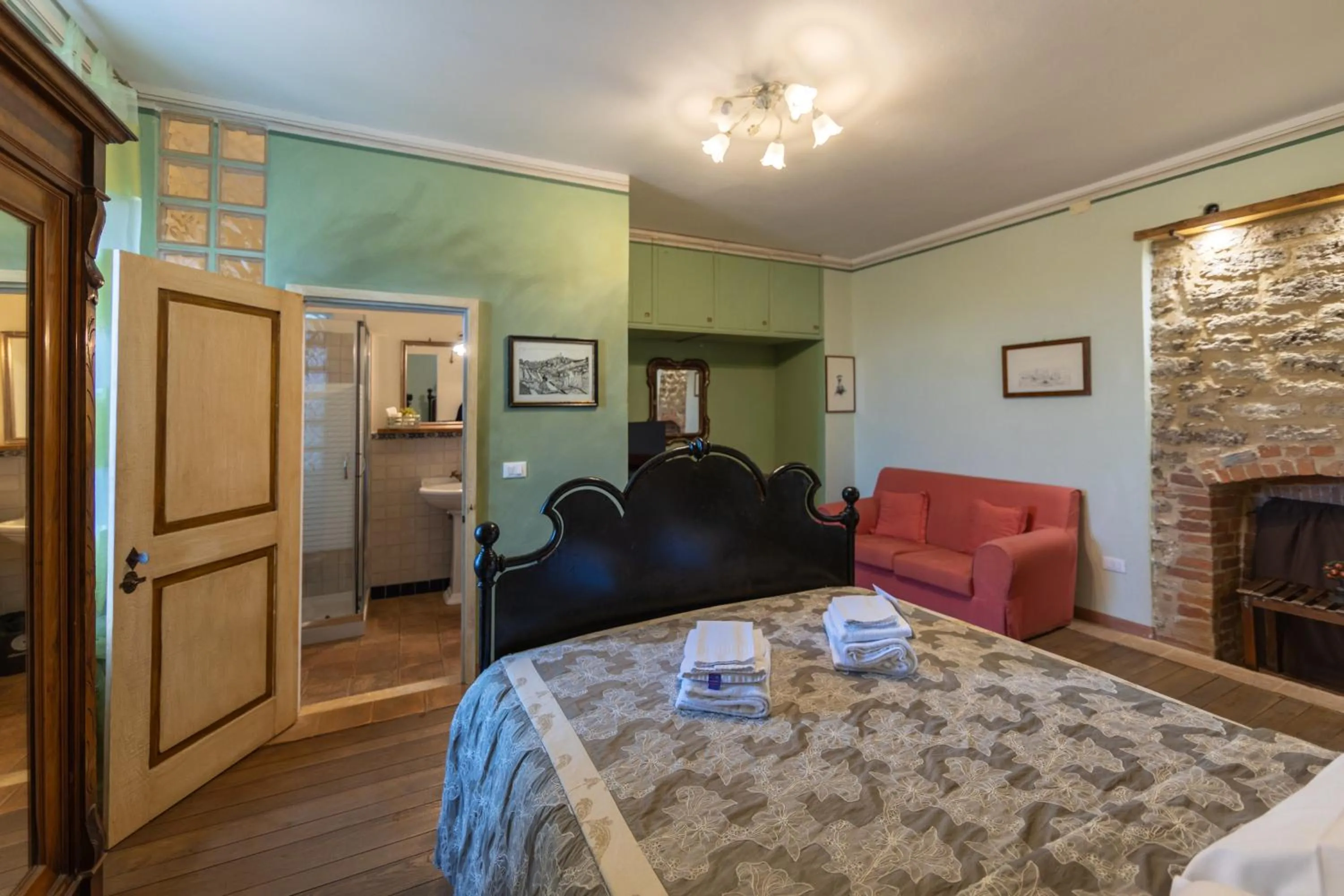 Bathroom, Bed in B&B Il Molinello
