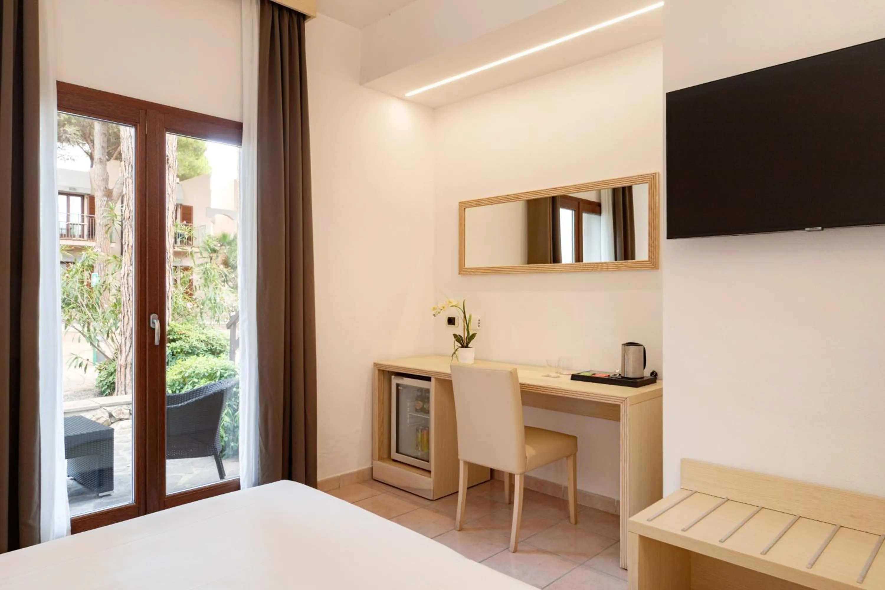 Bedroom, Bed in Hotel Corte Rosada Affiliated by Melia