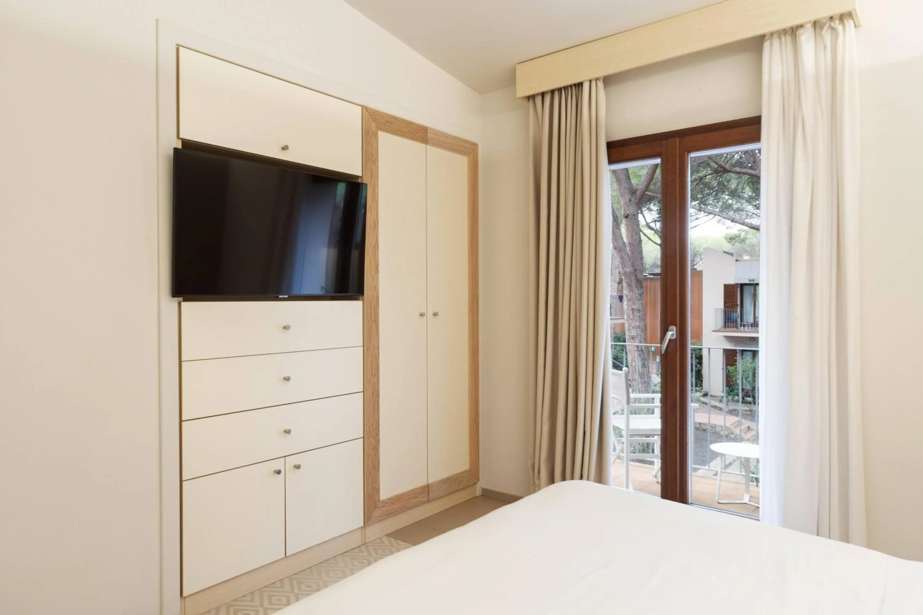 Property building, Bed in Hotel Corte Rosada Affiliated by Meliá