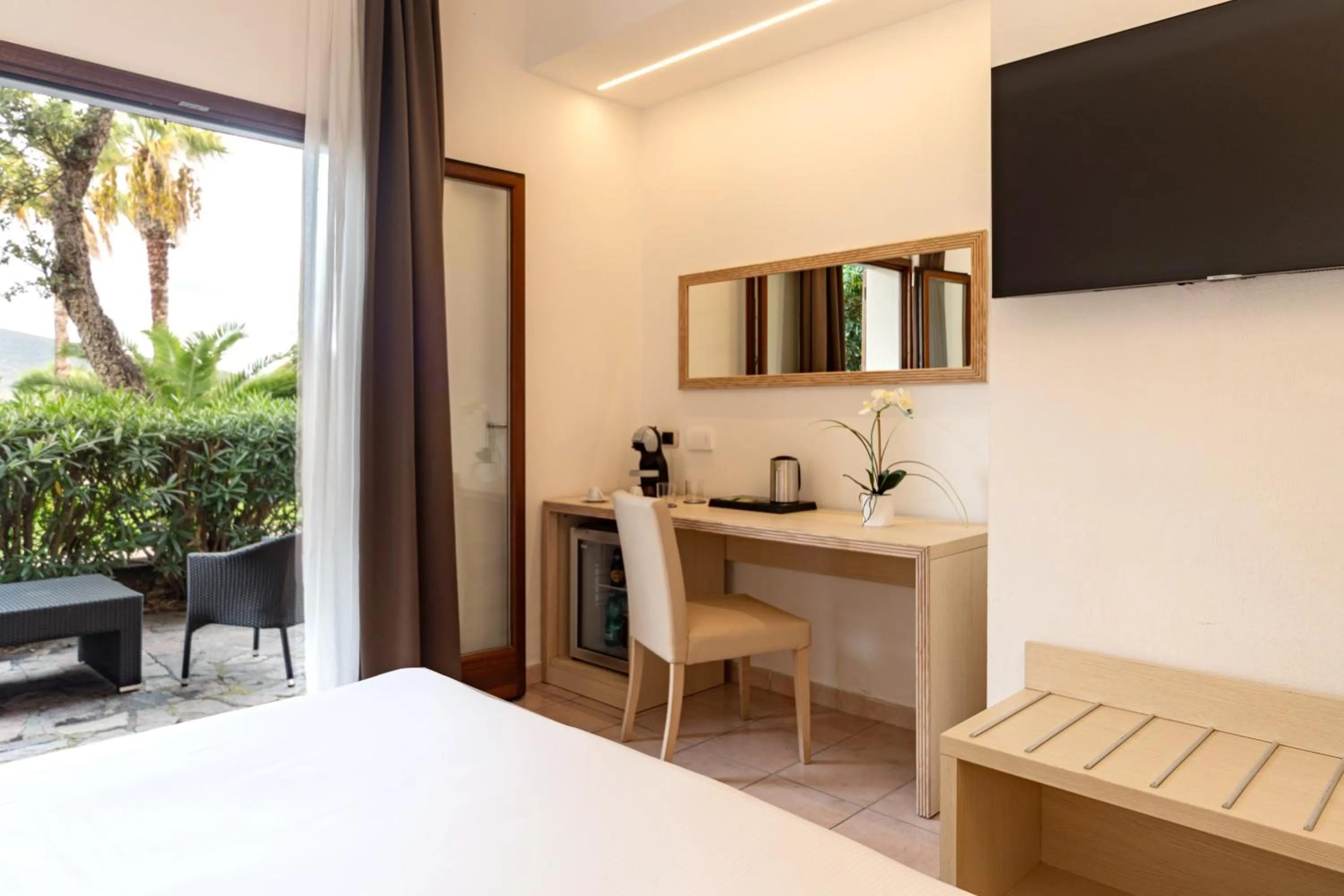 Bedroom, Bed in Hotel Corte Rosada Affiliated by Melia