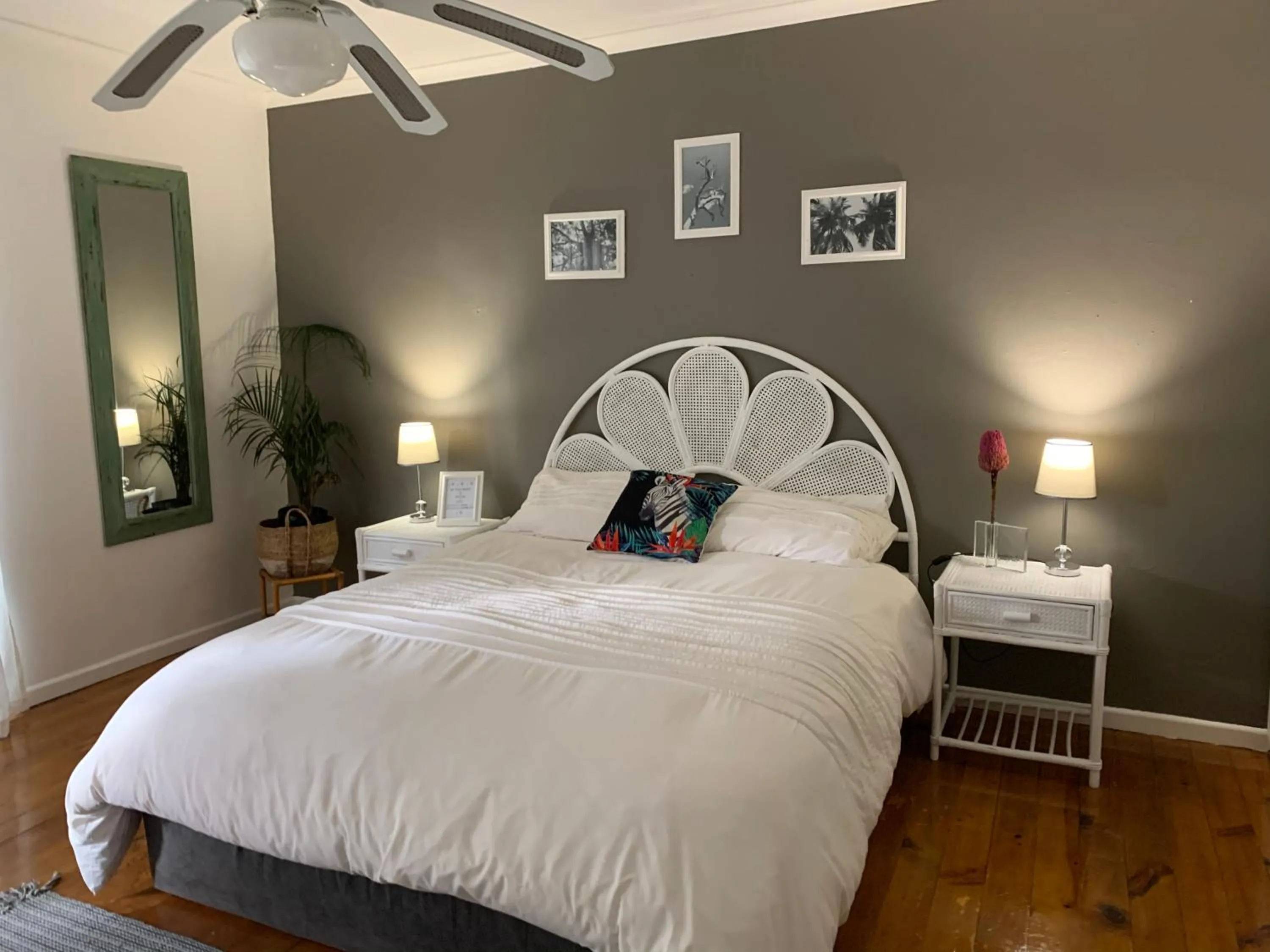 Bedroom, Bed in The Little Hideaway Guesthouse