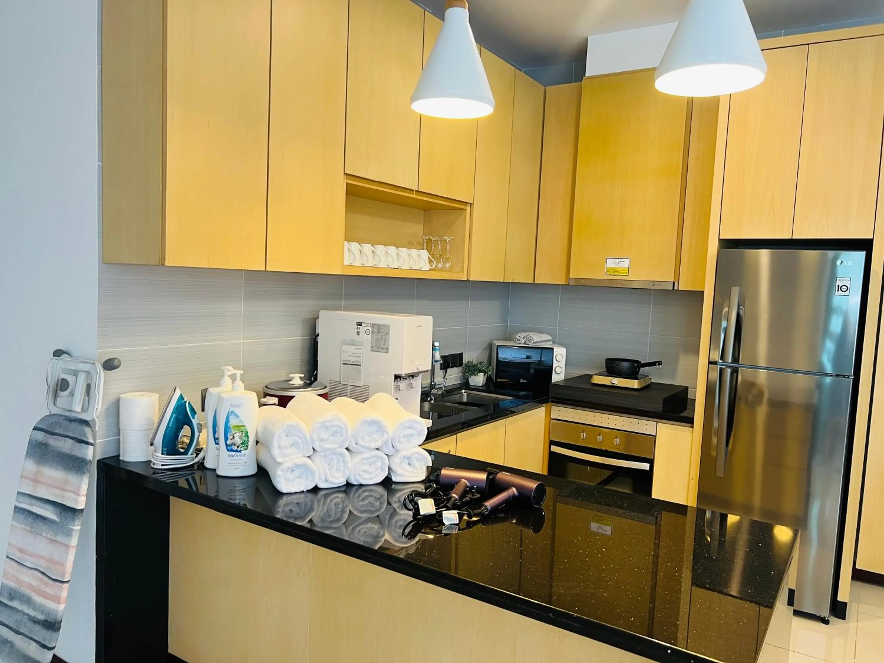 Kitchen or kitchenette in Imperial Grand Suite Apartment Kuching