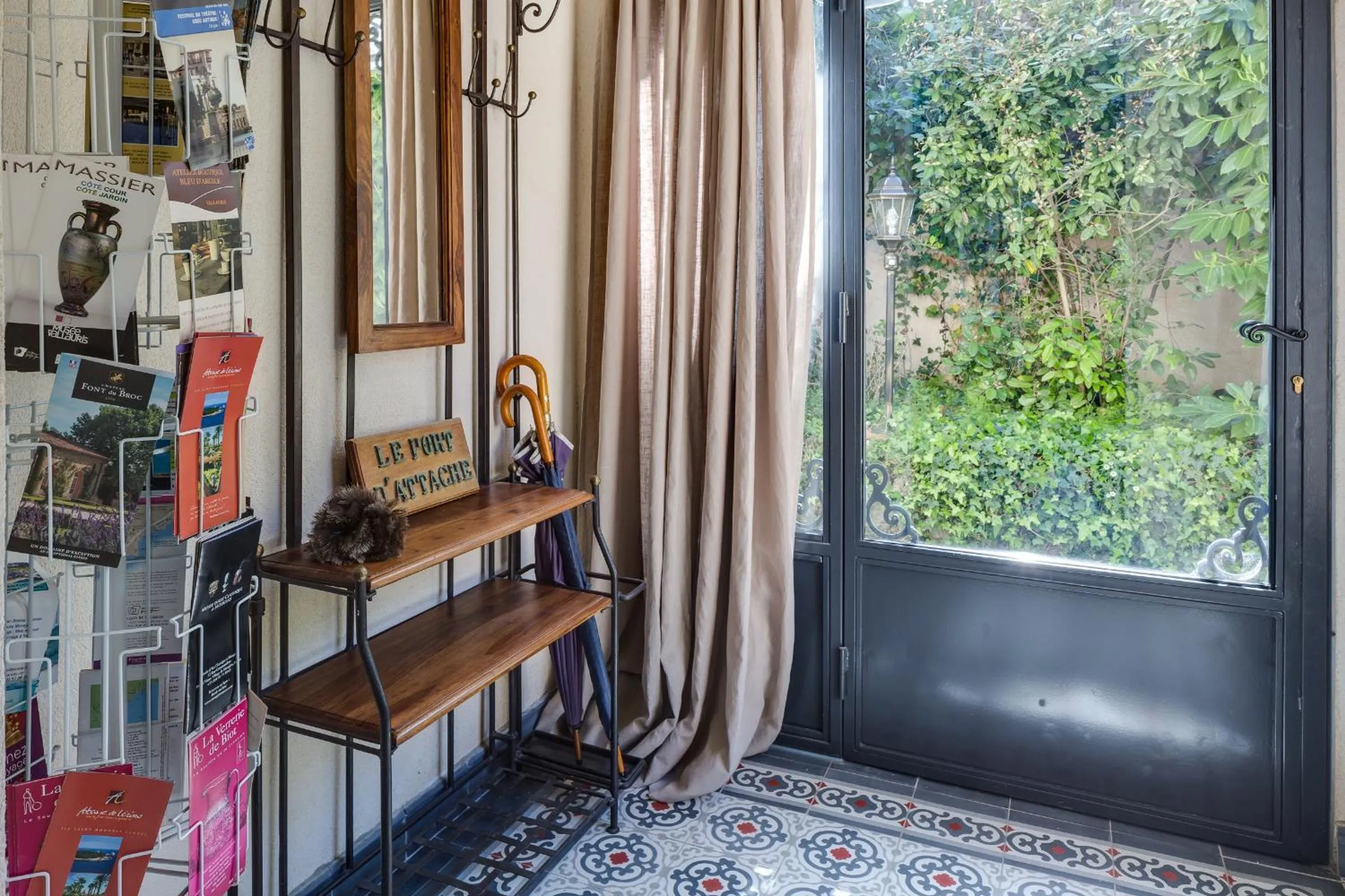 Property building in Villa Le Port d'attache