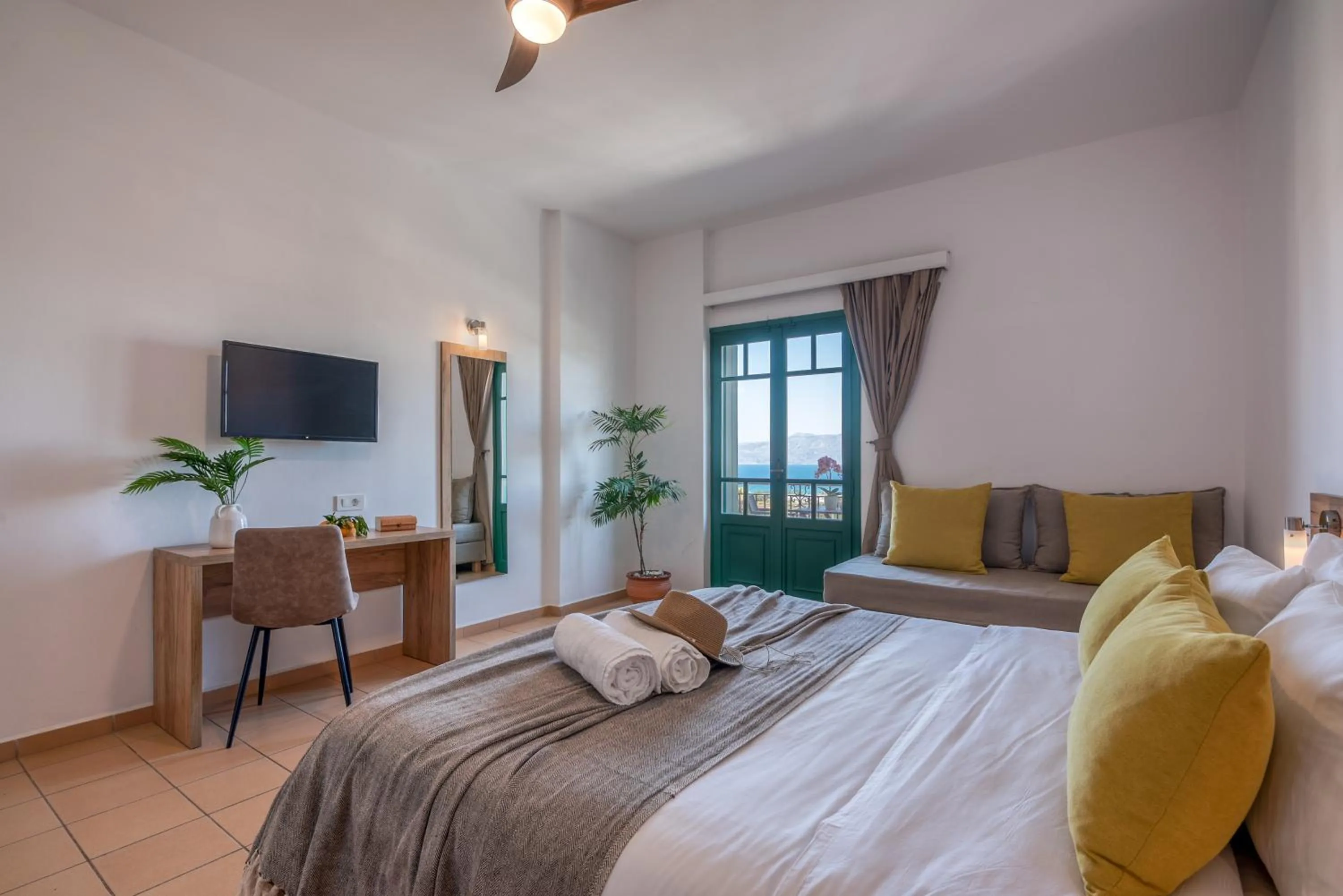 Communal lounge/ TV room, Bed in Kaliviani Traditional Hotel