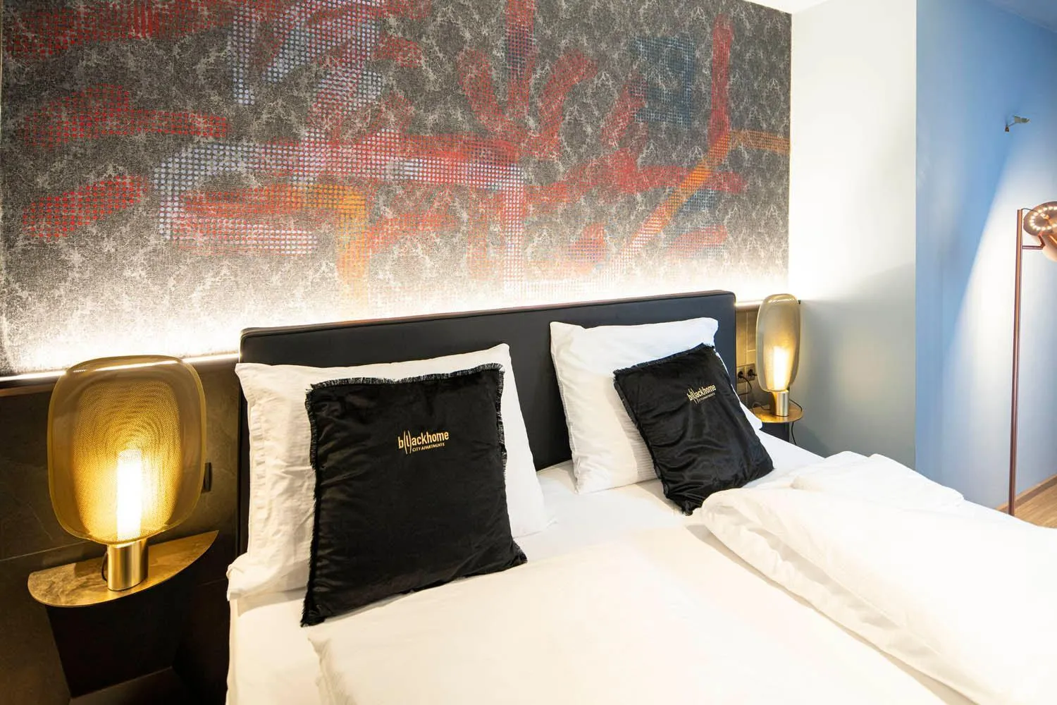 Bed in Blackhome Innsbruck City East I contactless check-in