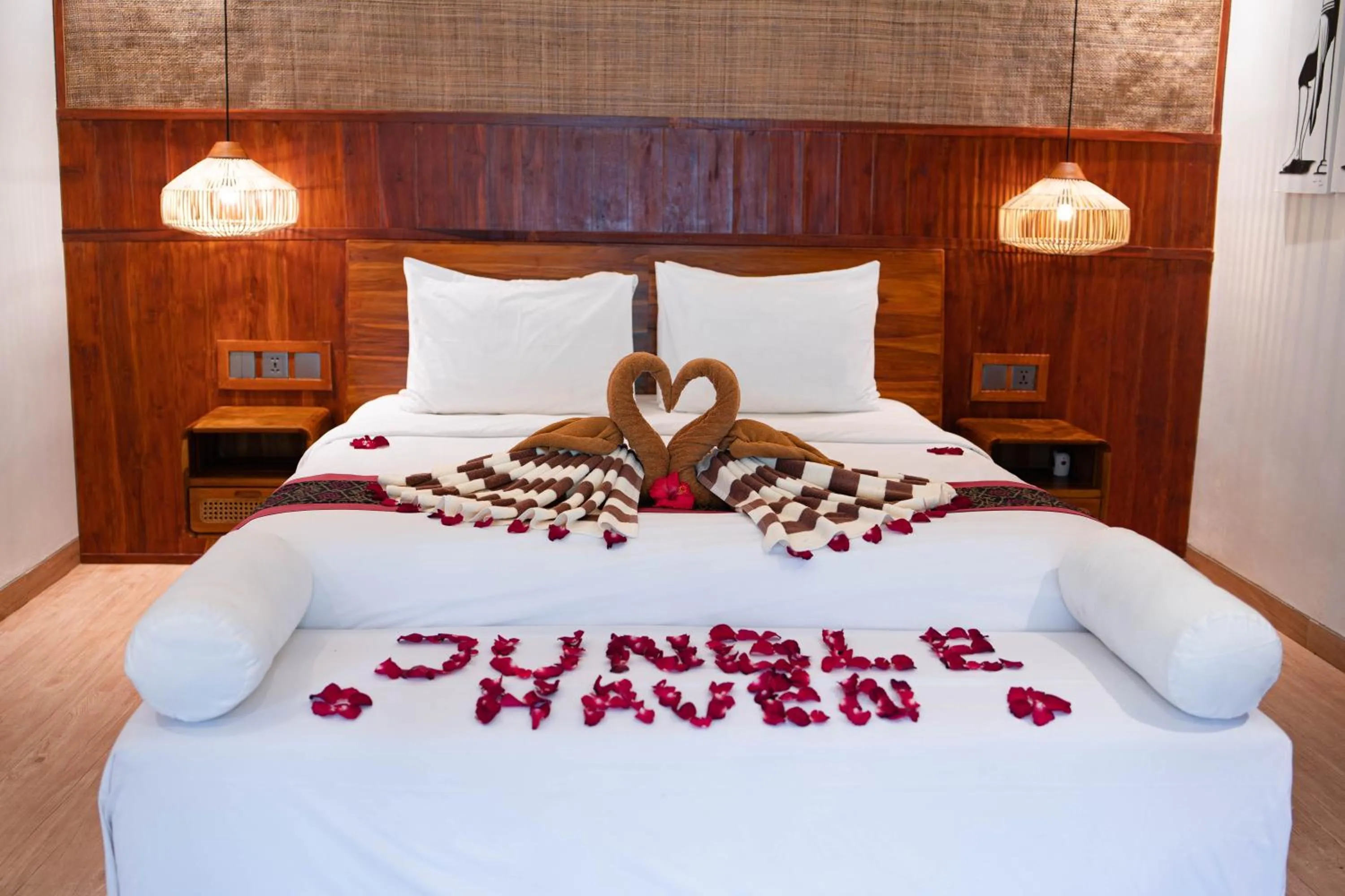 Bed in Jungle Haven Resort Central Ubud