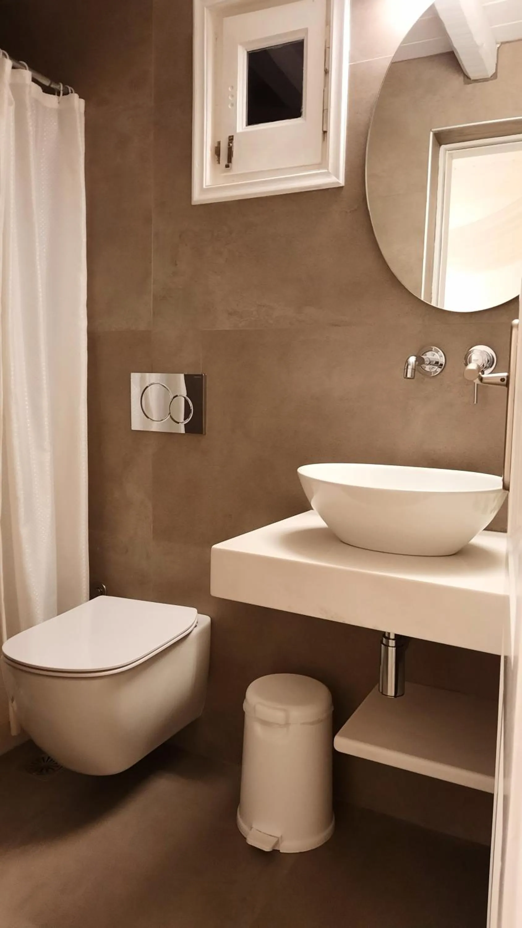 Shower in Casa Bianca