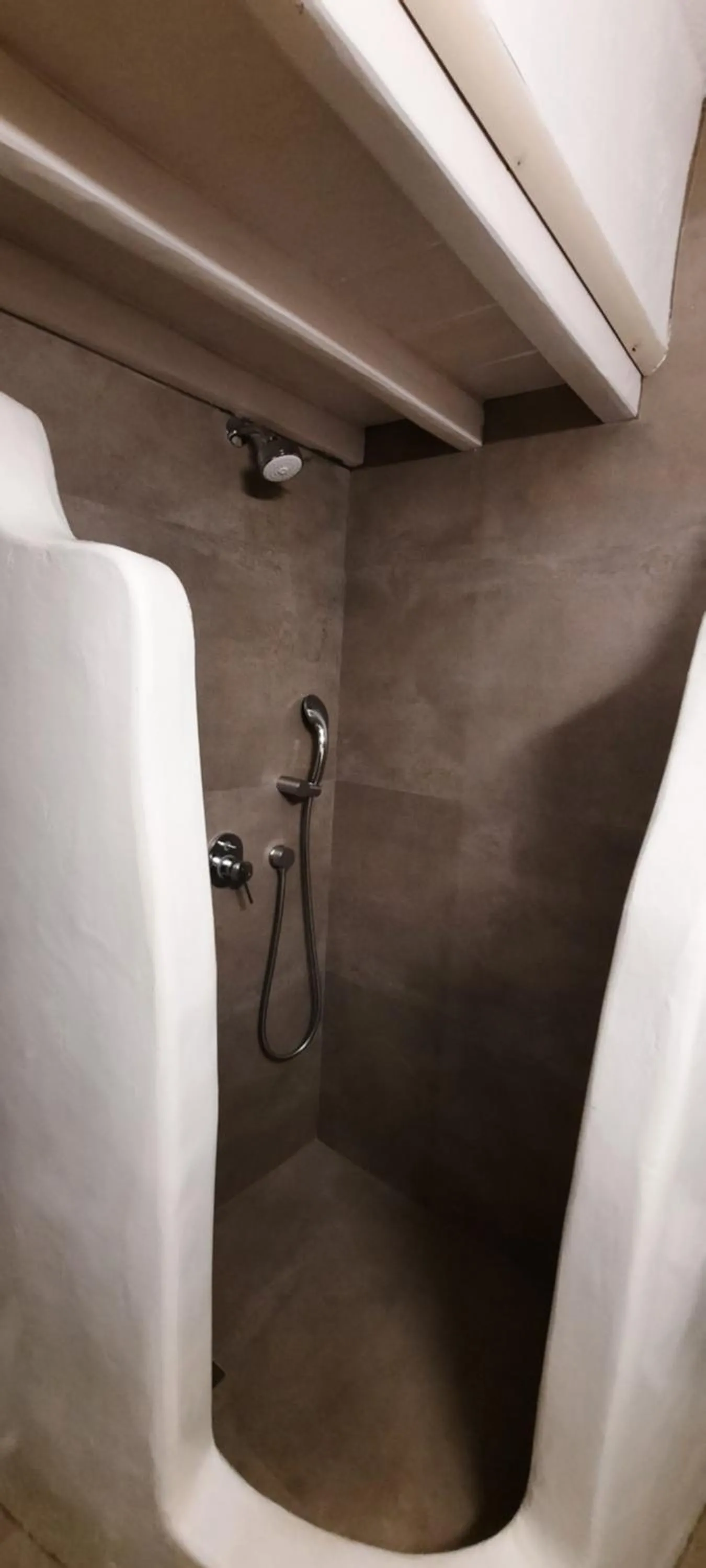 Shower in Casa Bianca