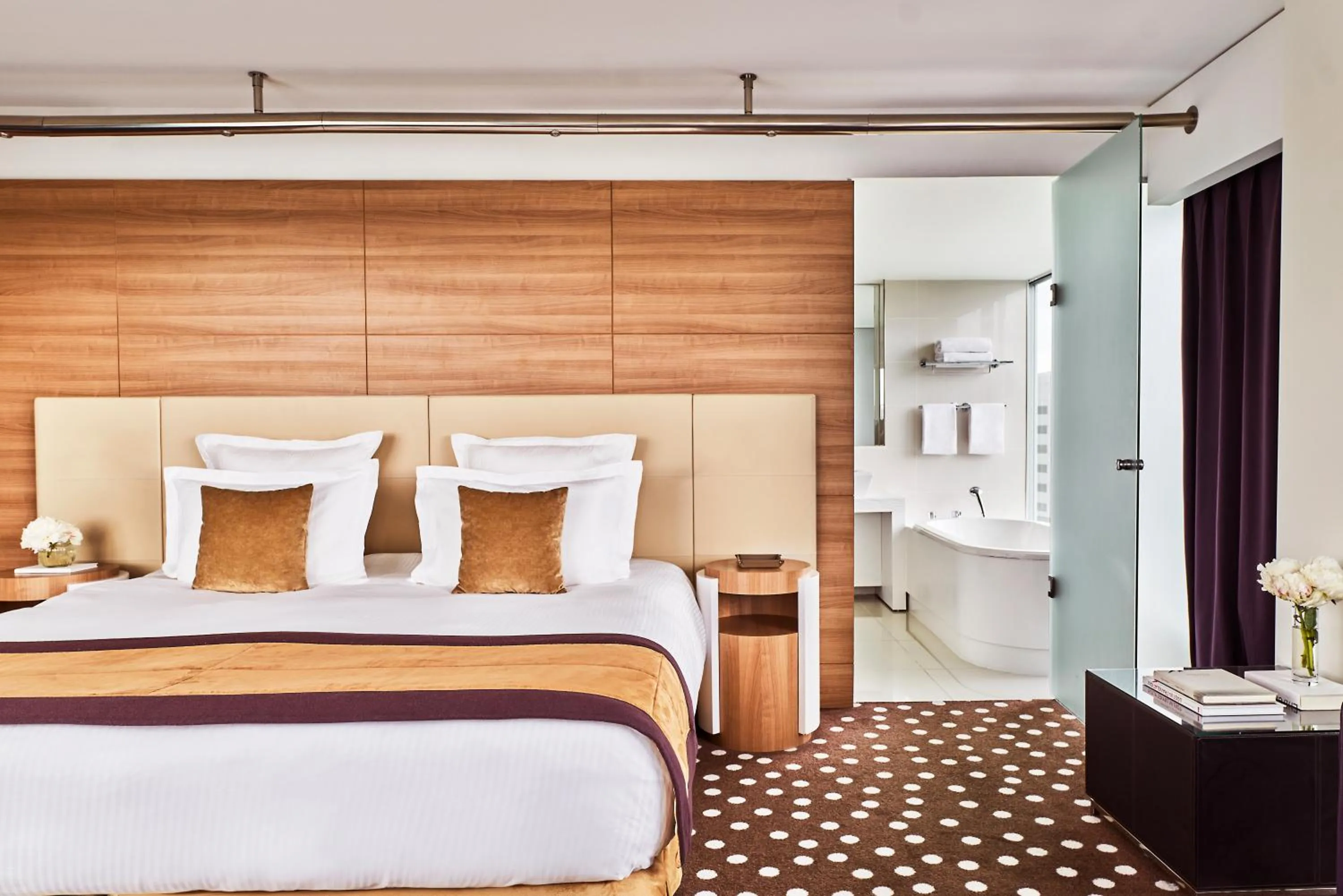 Bedroom, Bed in Hôtel Barrière Lille