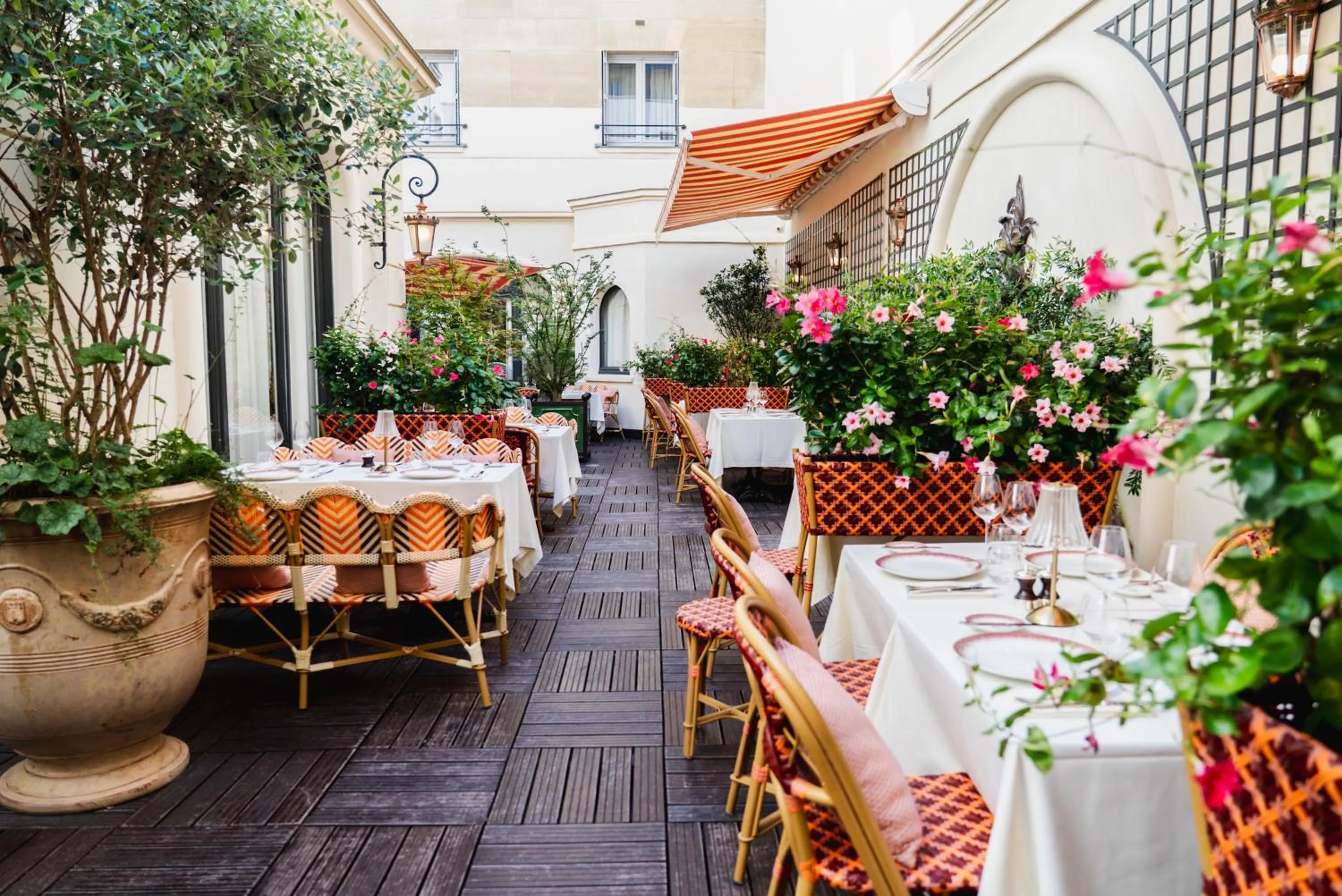 Patio in Hôtel Regina Louvre