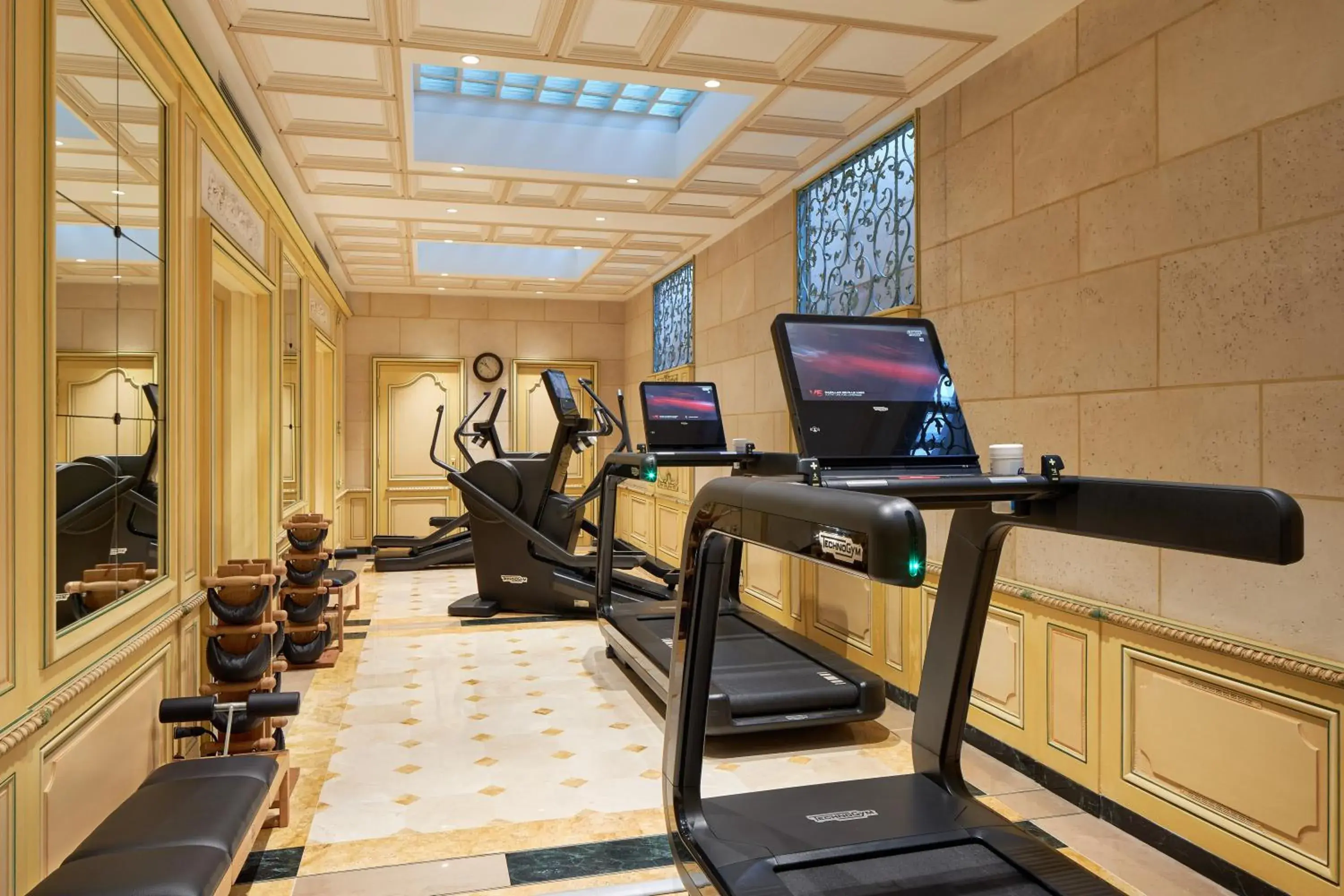 Fitness centre/facilities in Hôtel Regina Louvre Fitness centre/facilities in Hôtel Regina Louvre