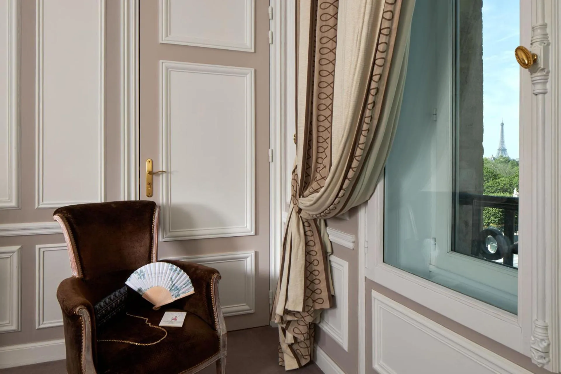 Landmark view in Hôtel Regina Louvre