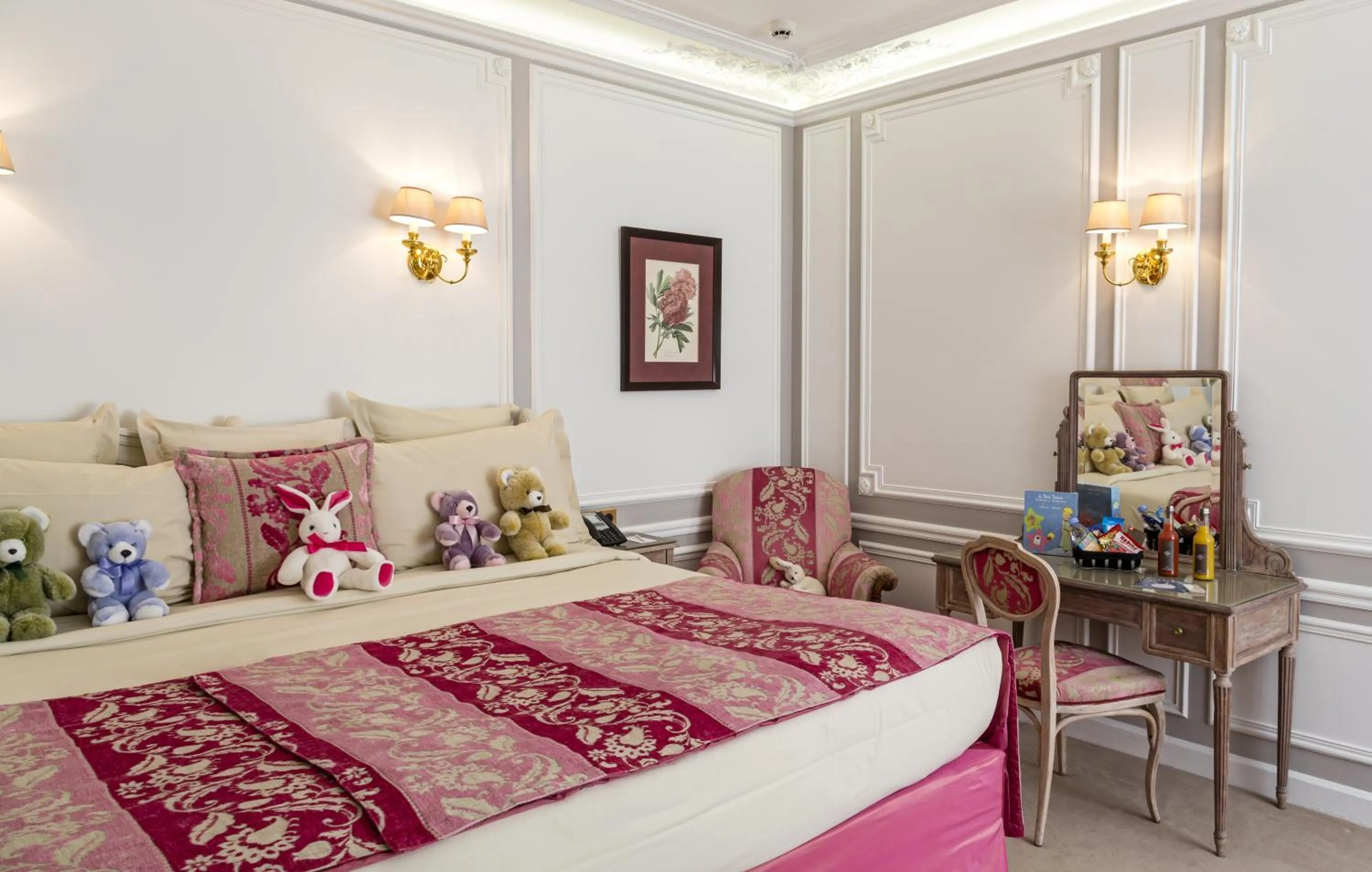 Bed in Hôtel Regina Louvre