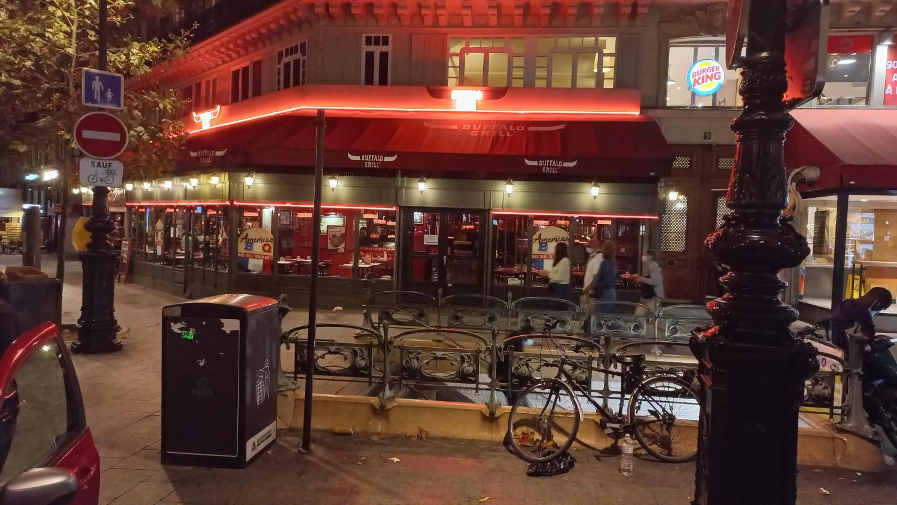 Restaurant/places to eat in Hôtel Paris Nord