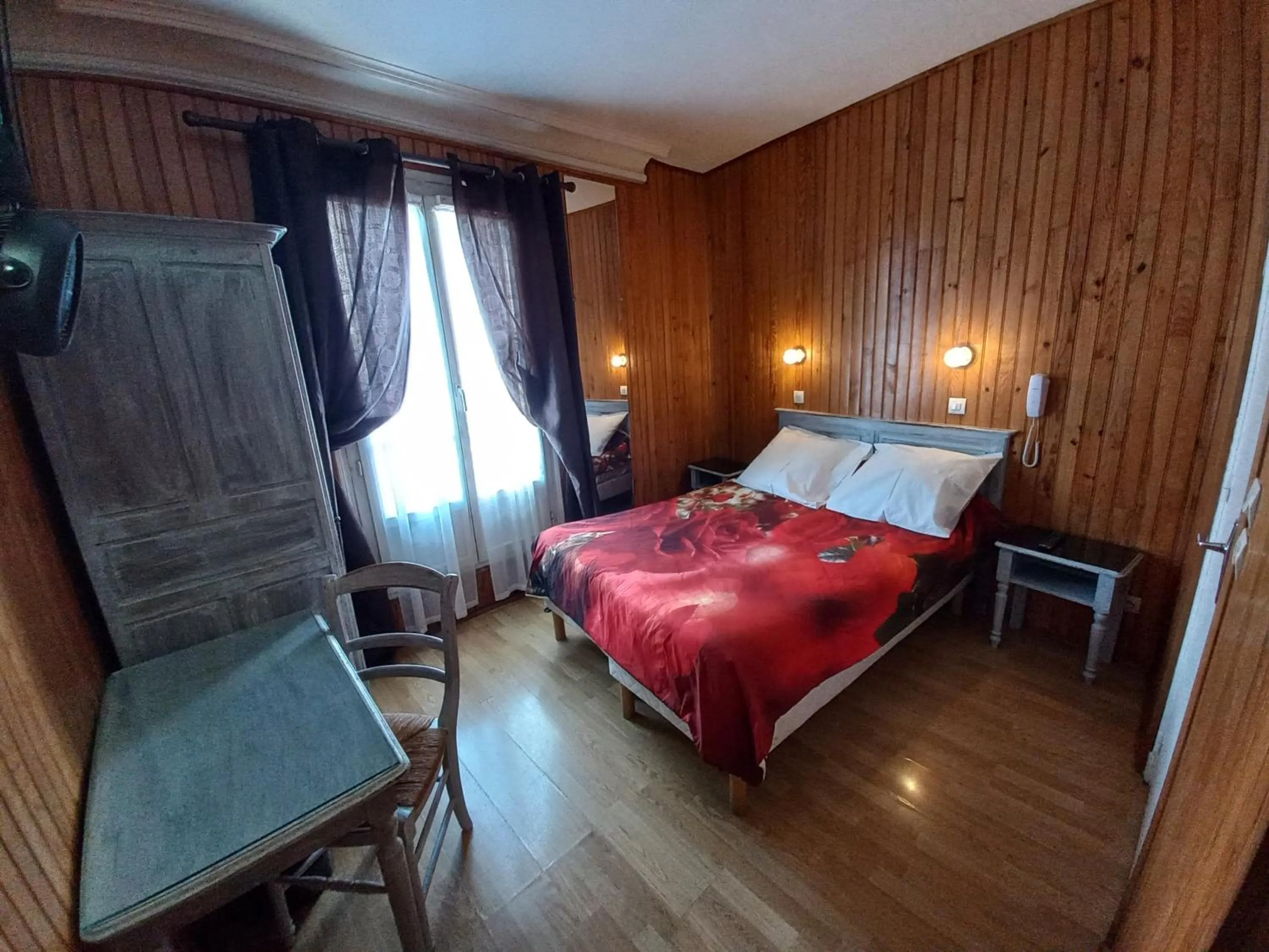 Bed in Hôtel Paris Nord