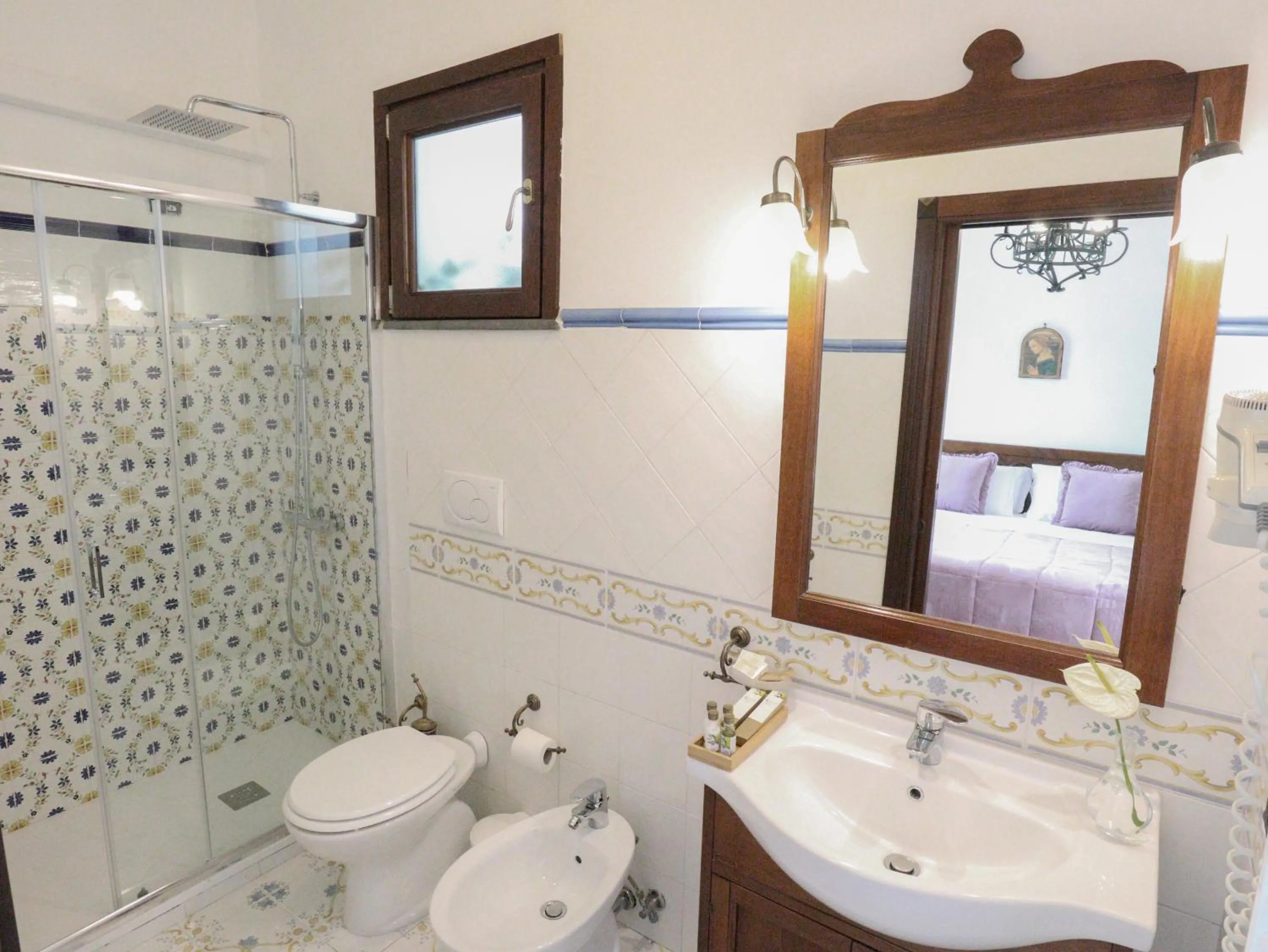 Shower in Villa Palmentiello
