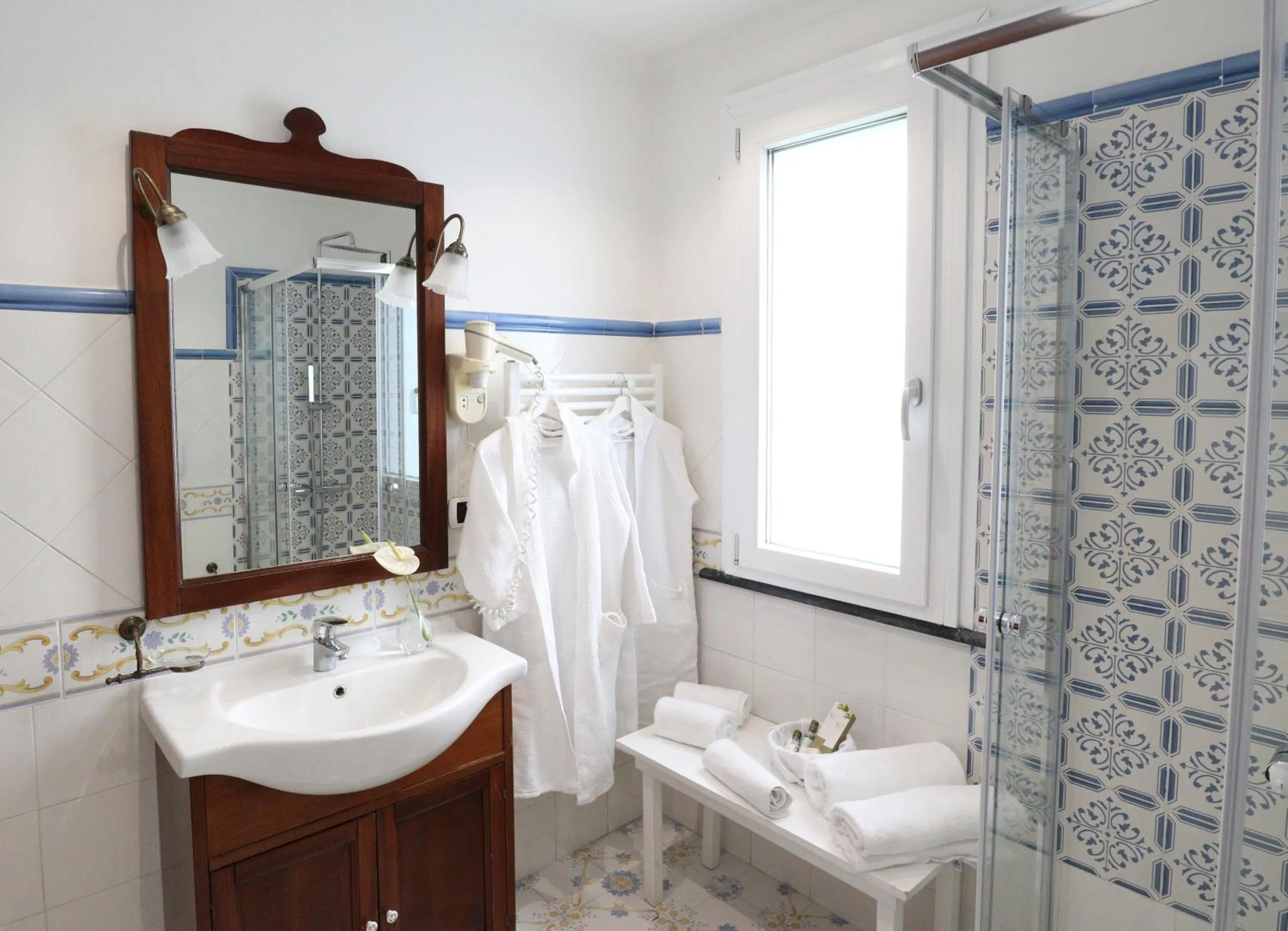 Shower in Villa Palmentiello