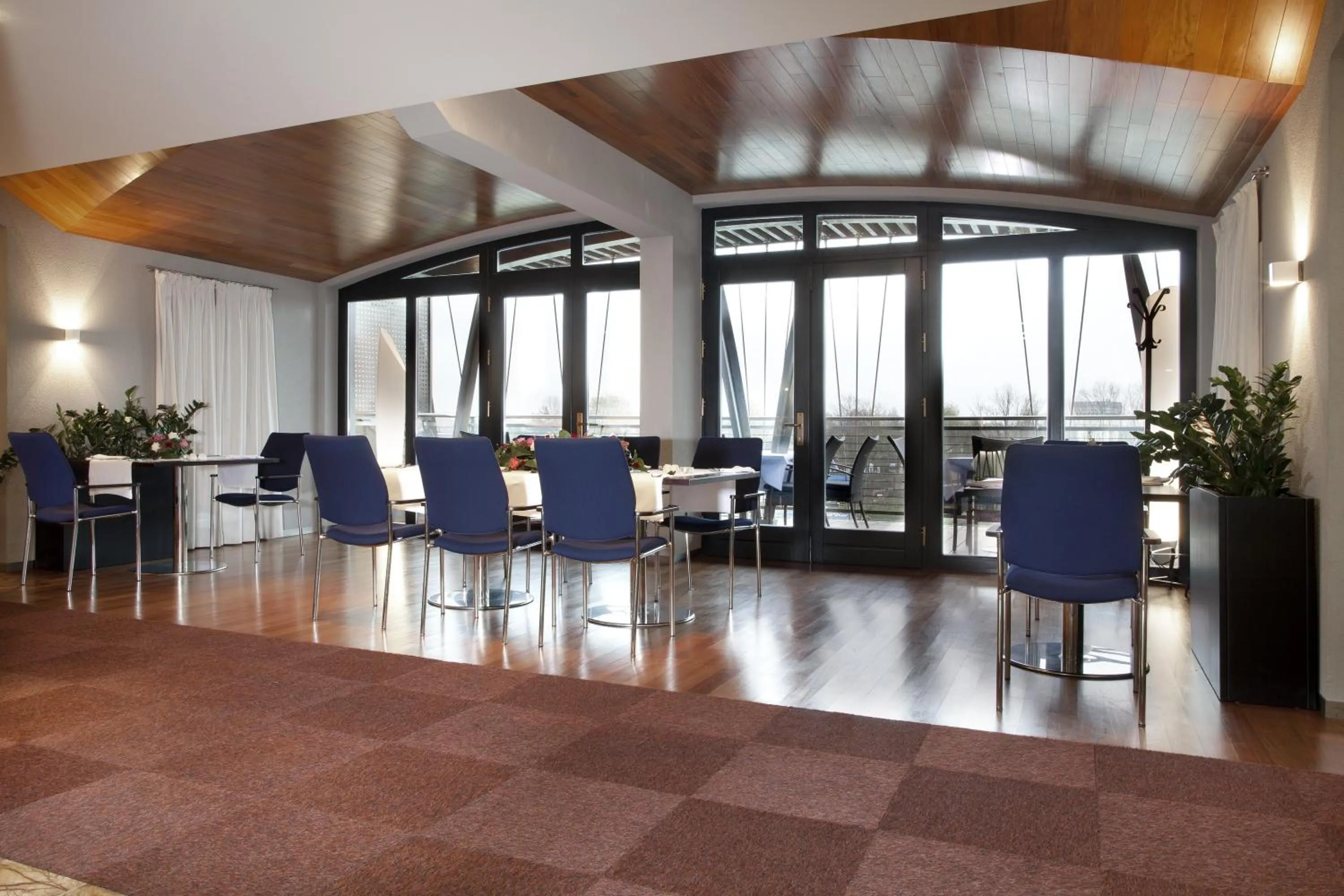 Restaurant/places to eat in Niebieski Art Hotel & Spa