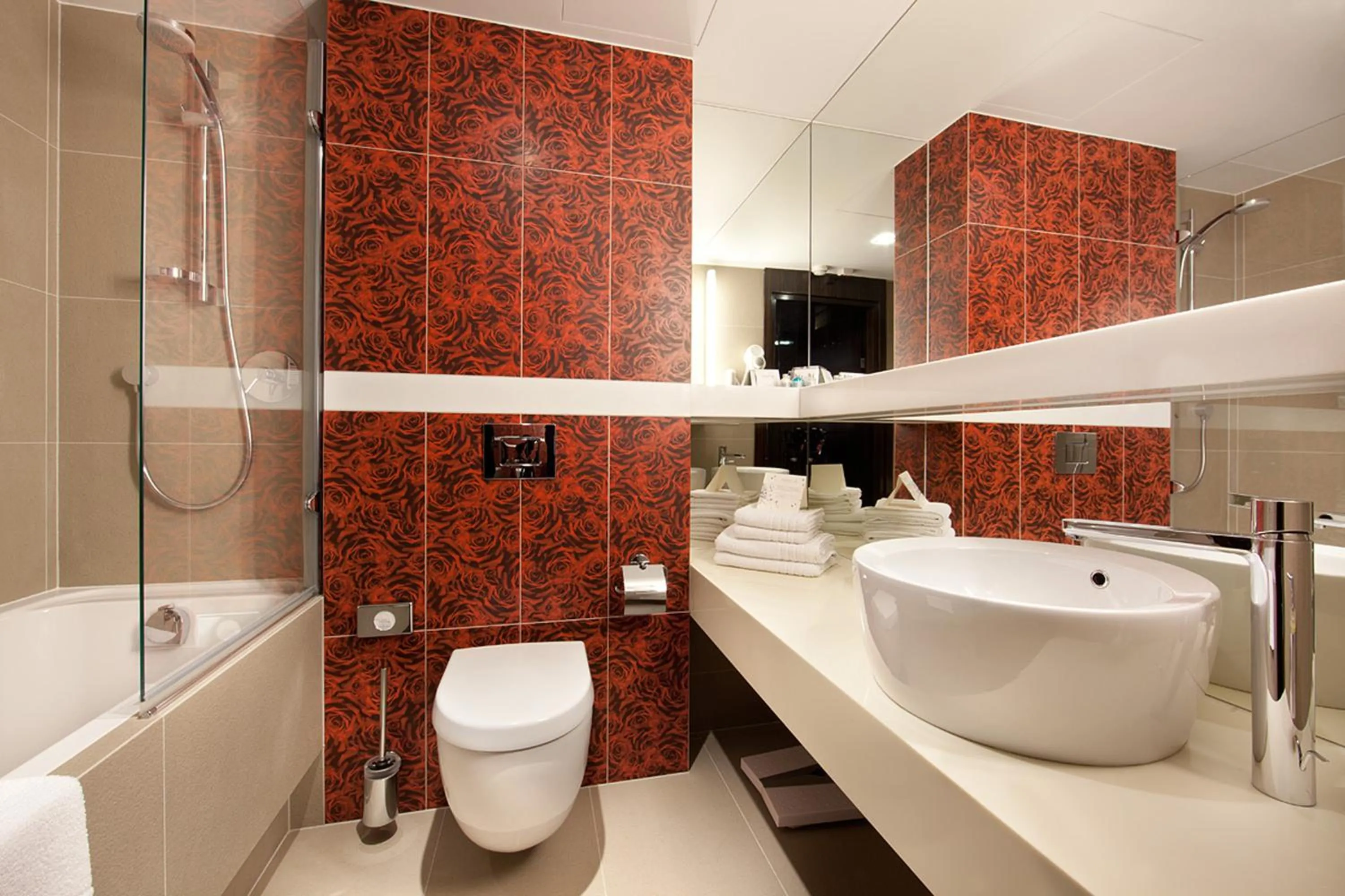 Toilet in Niebieski Art Hotel & Spa