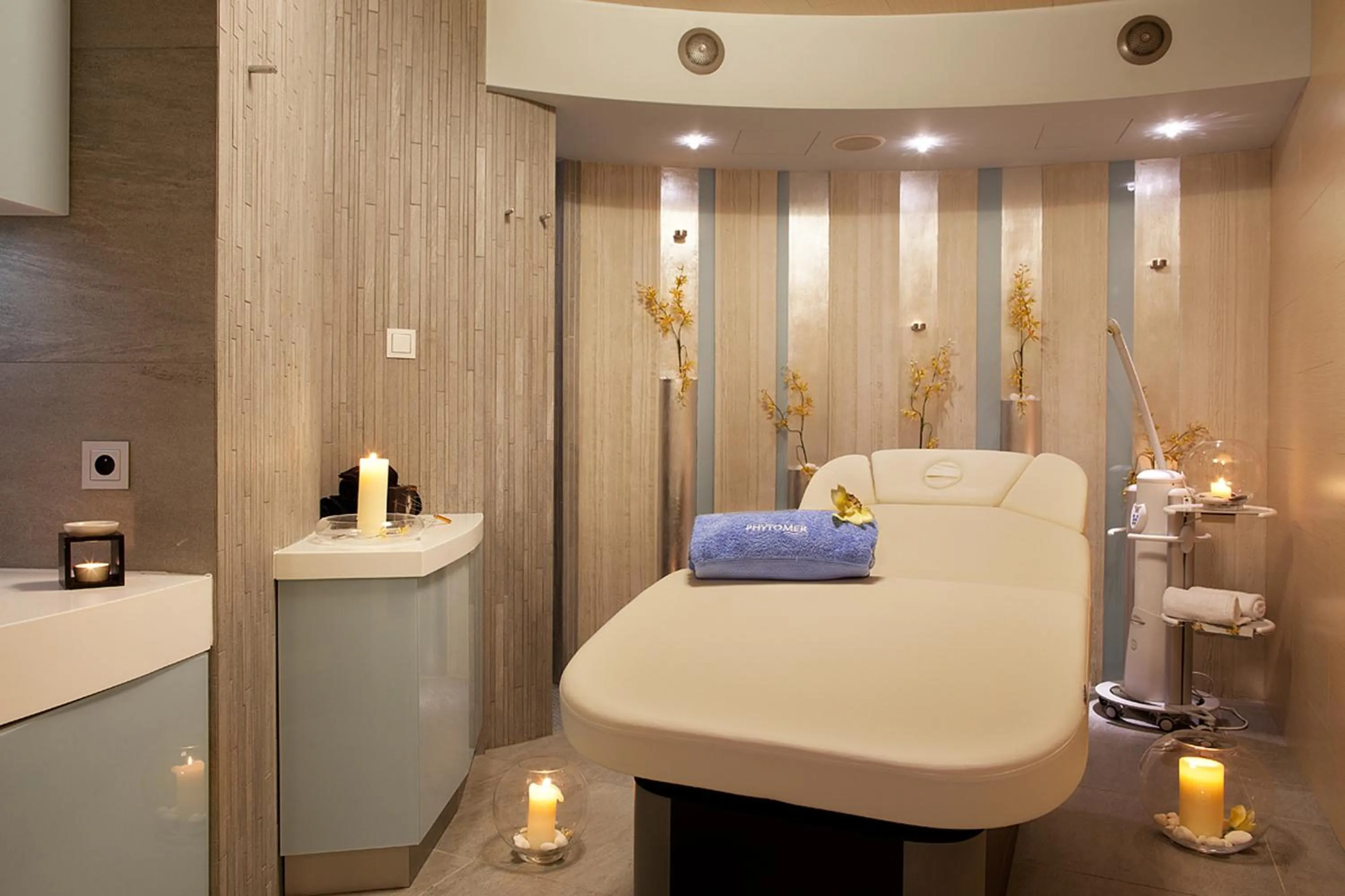 Massage in Niebieski Art Hotel & Spa