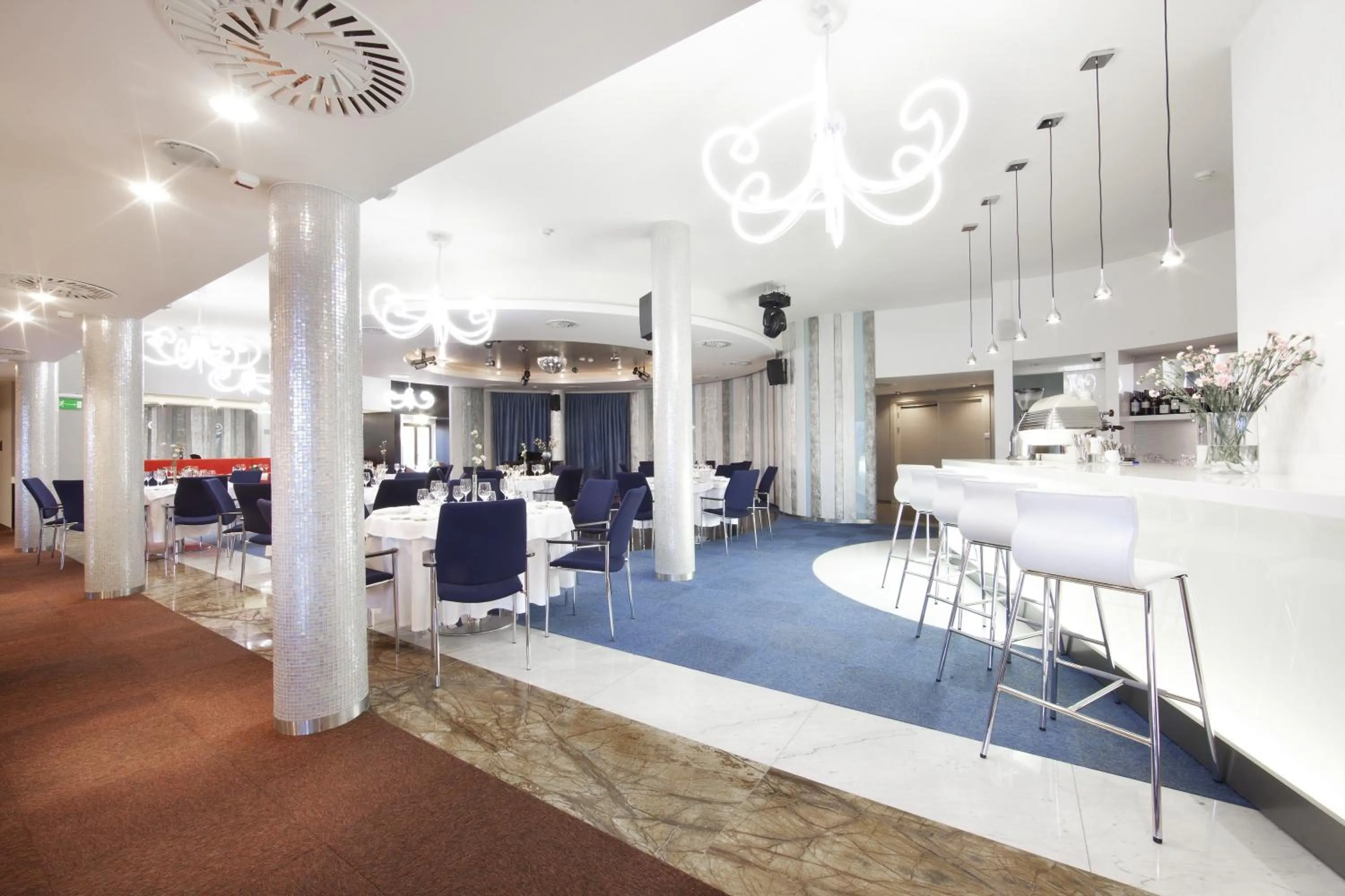 Restaurant/places to eat in Niebieski Art Hotel & Spa