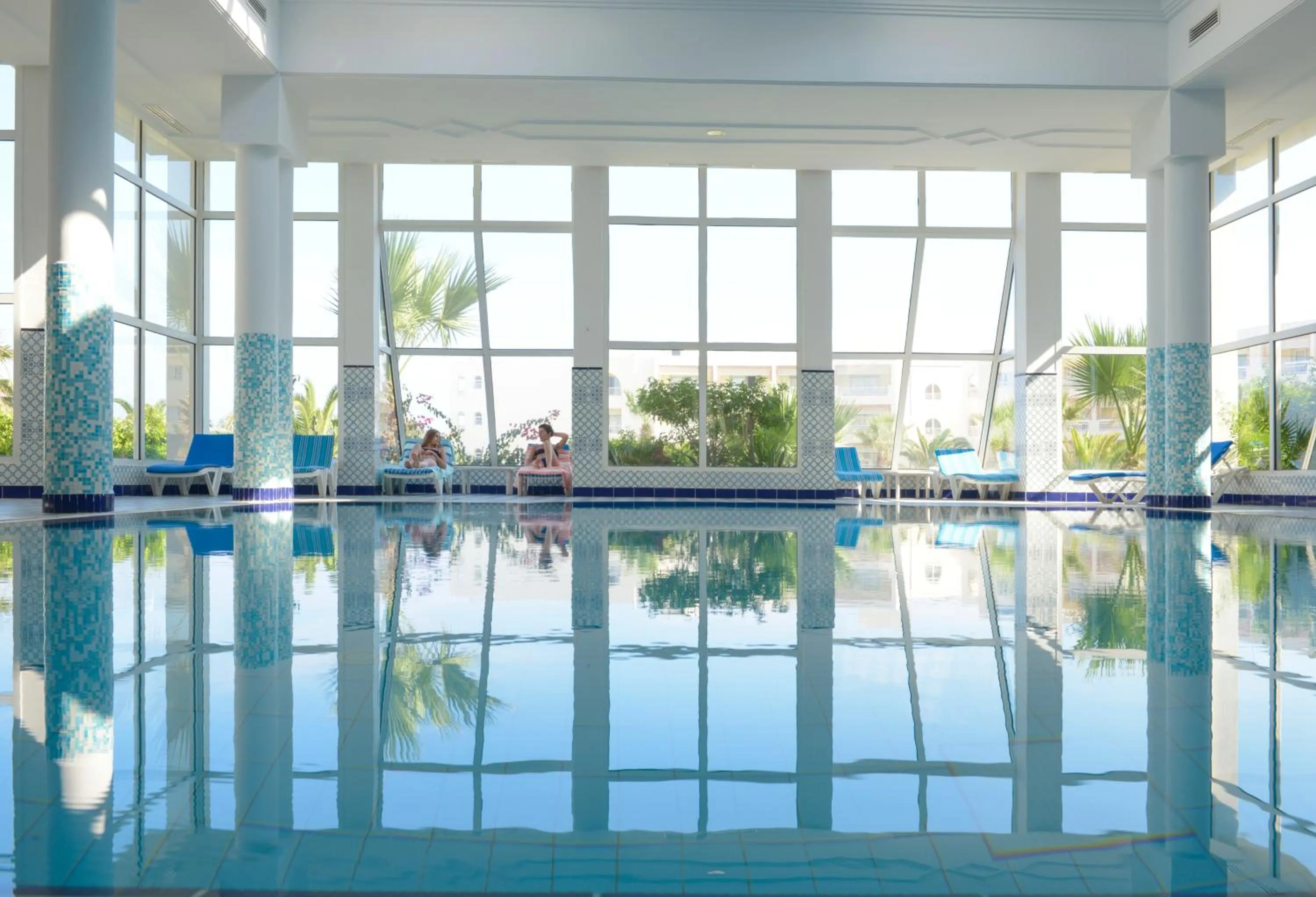 Swimming pool in Vincci Marillia