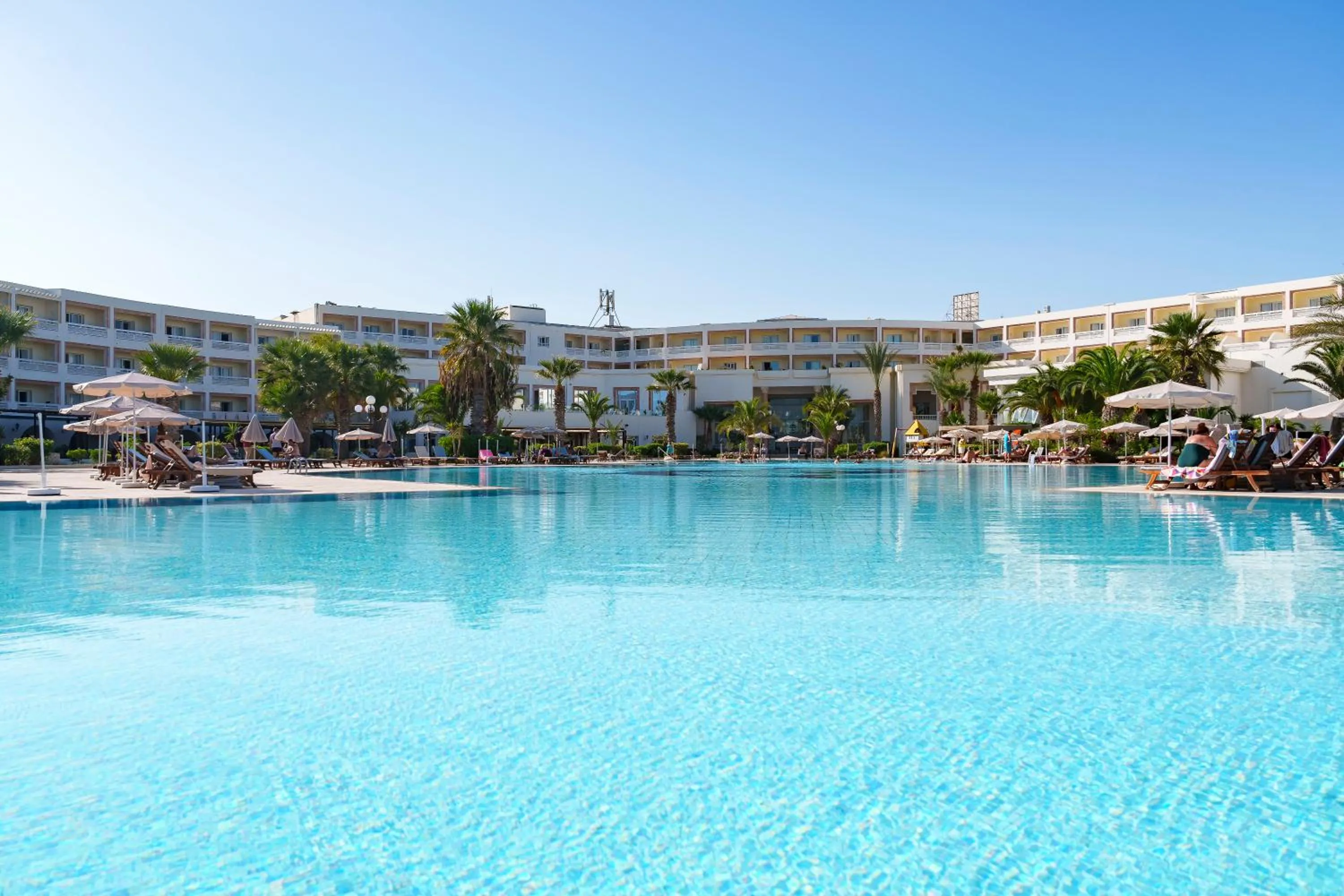 Swimming pool in Vincci Marillia