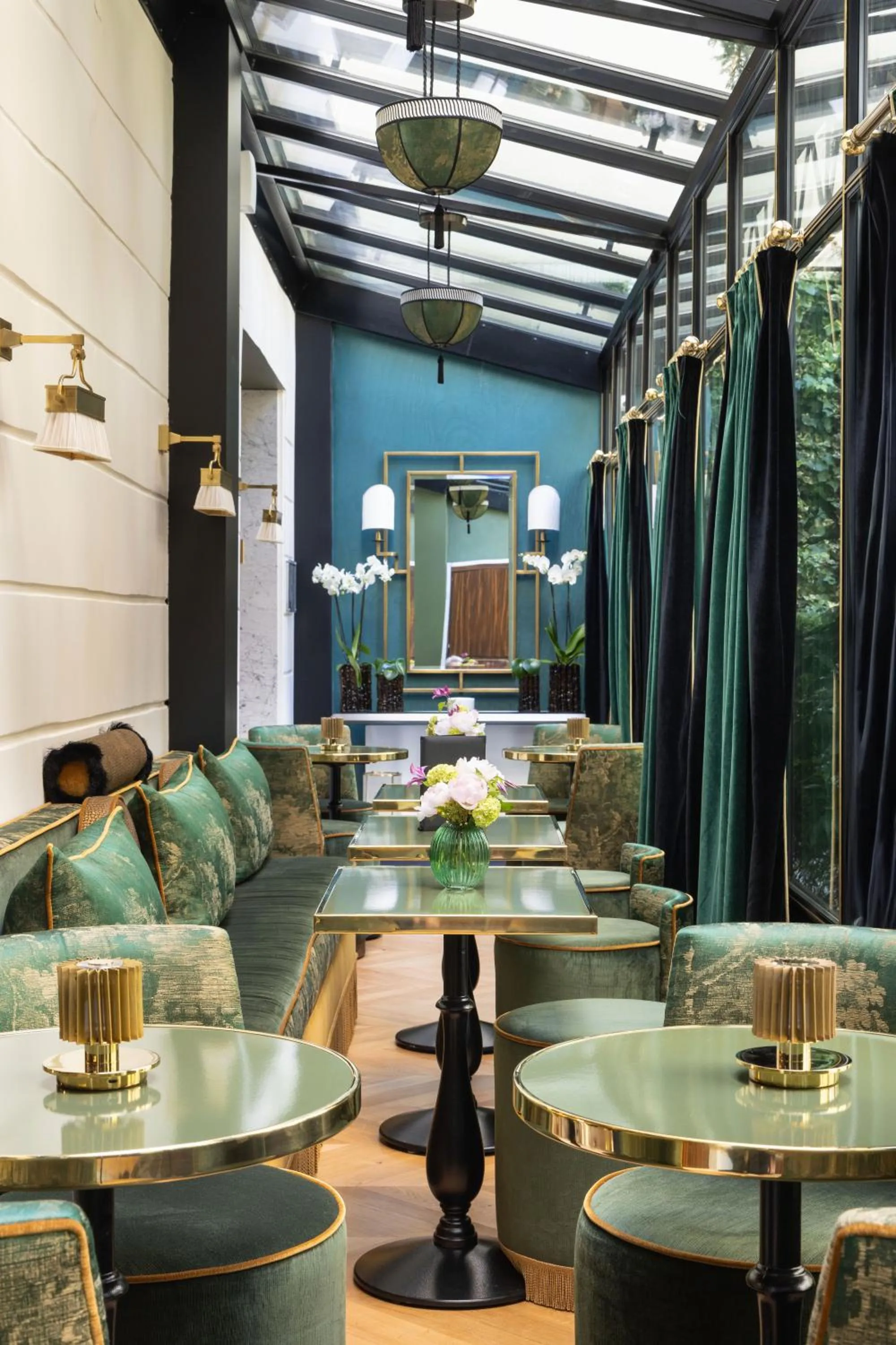 Lounge or bar in Lord Byron