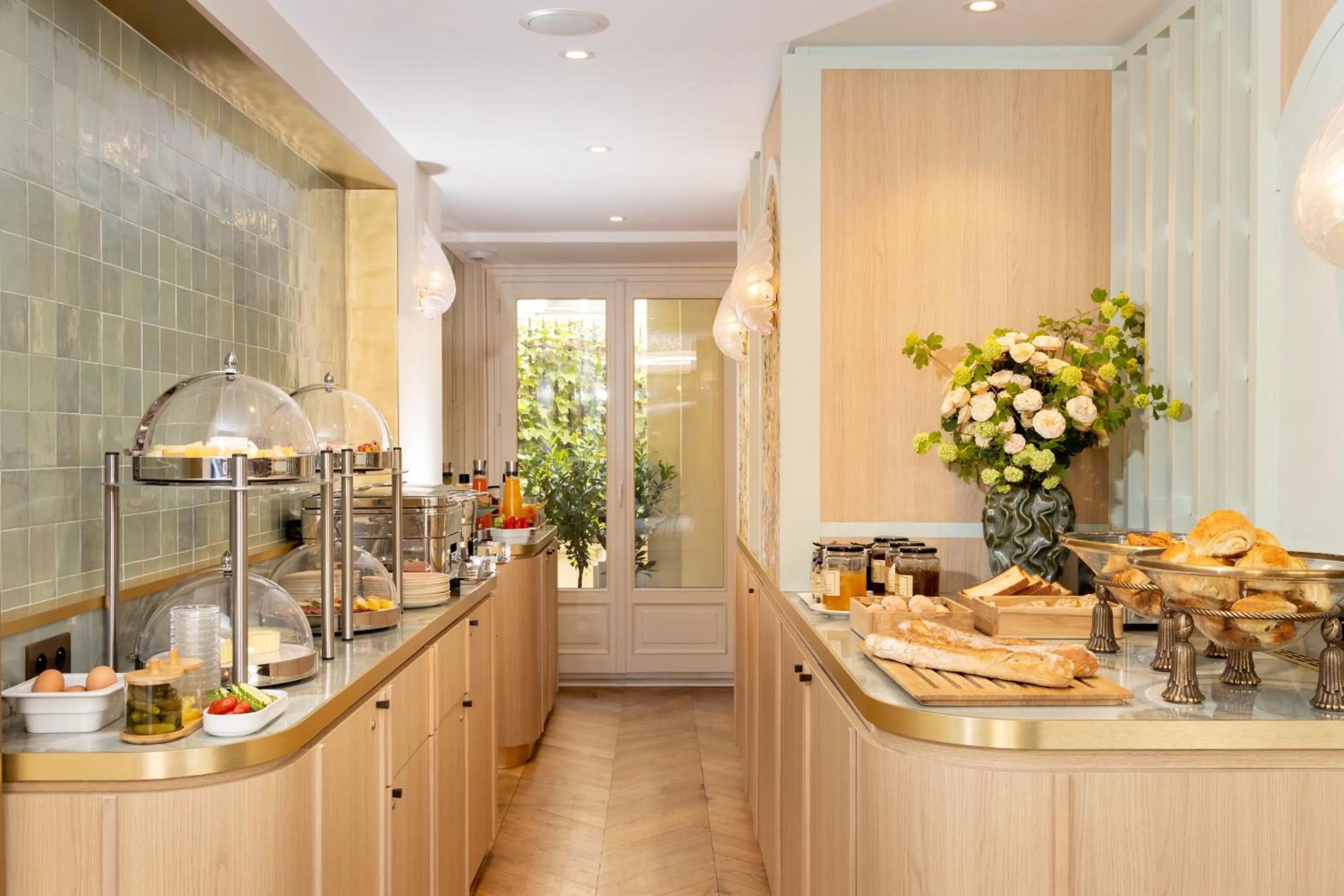 Buffet breakfast in Lord Byron