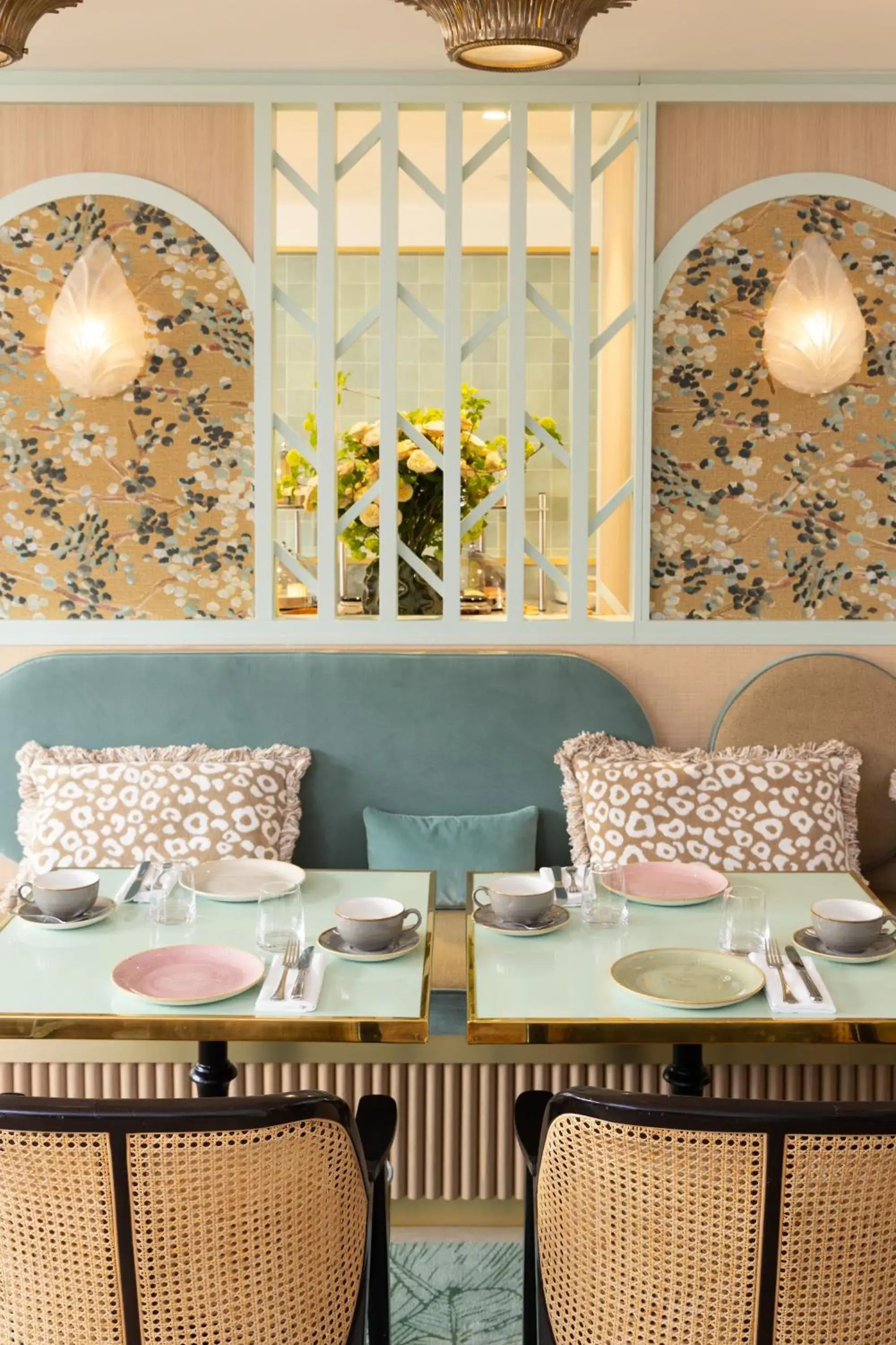 Breakfast in Lord Byron Breakfast in Lord Byron