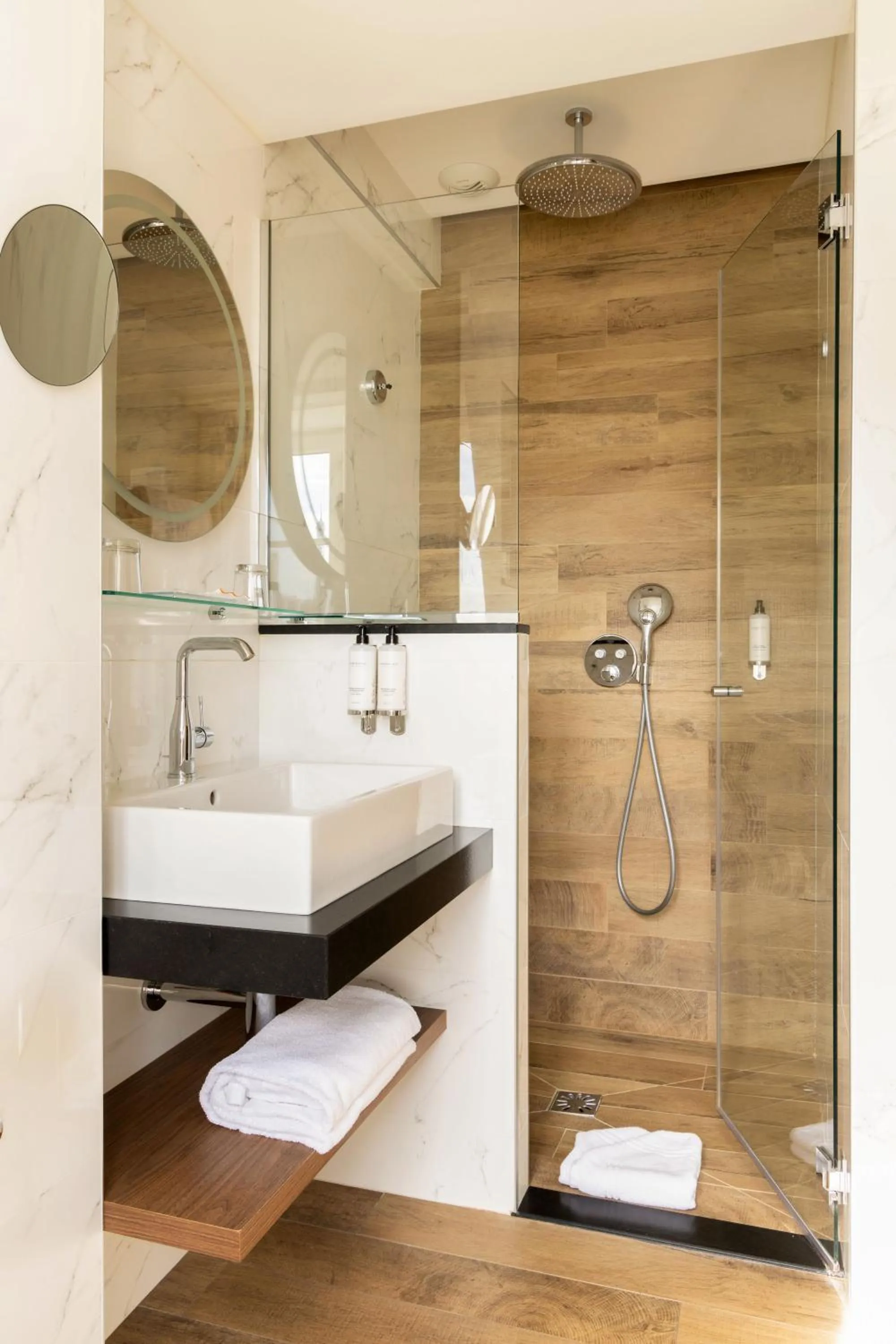 Bathroom in Lord Byron