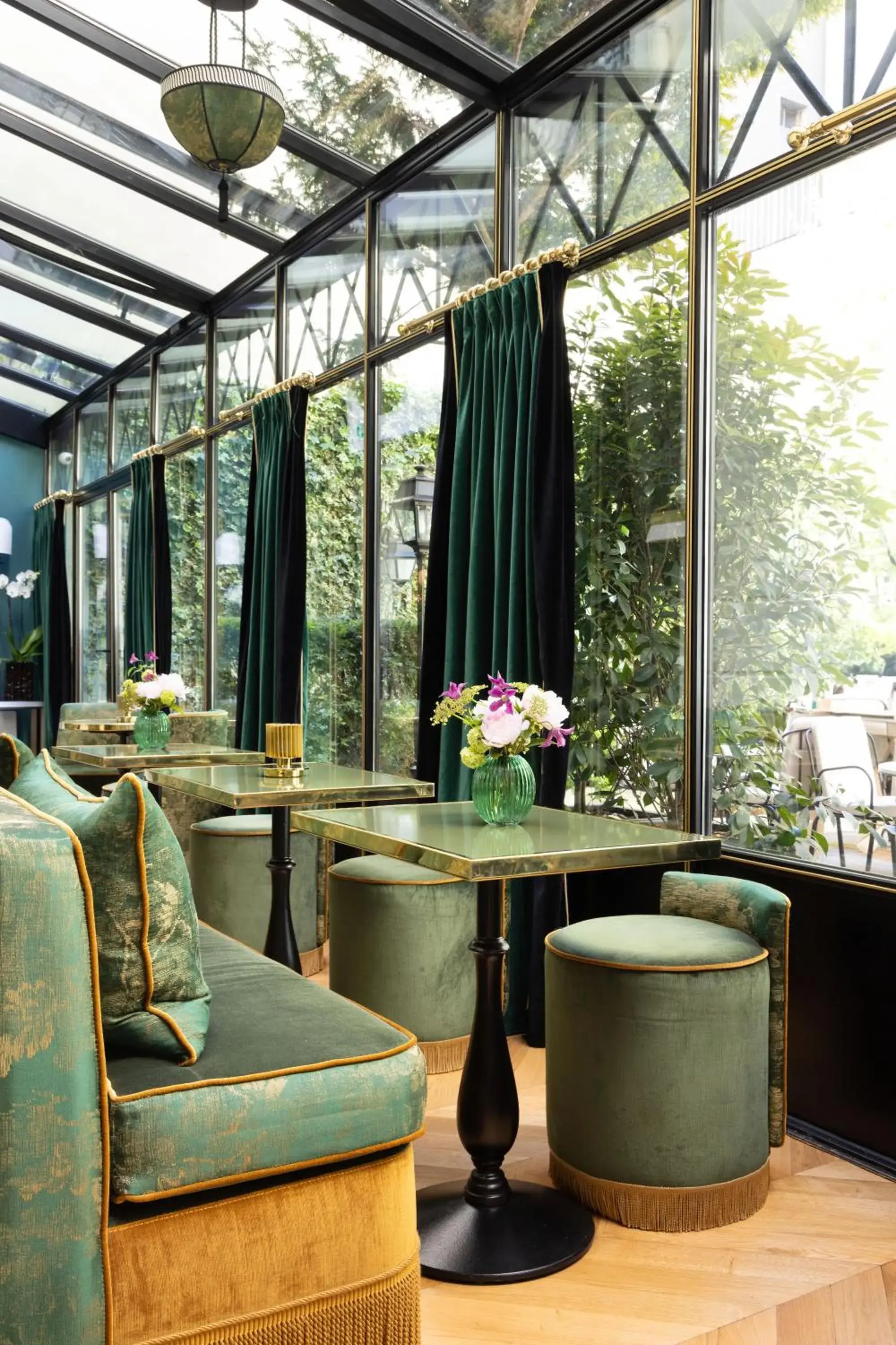 Lounge or bar in Lord Byron Lounge or bar in Lord Byron