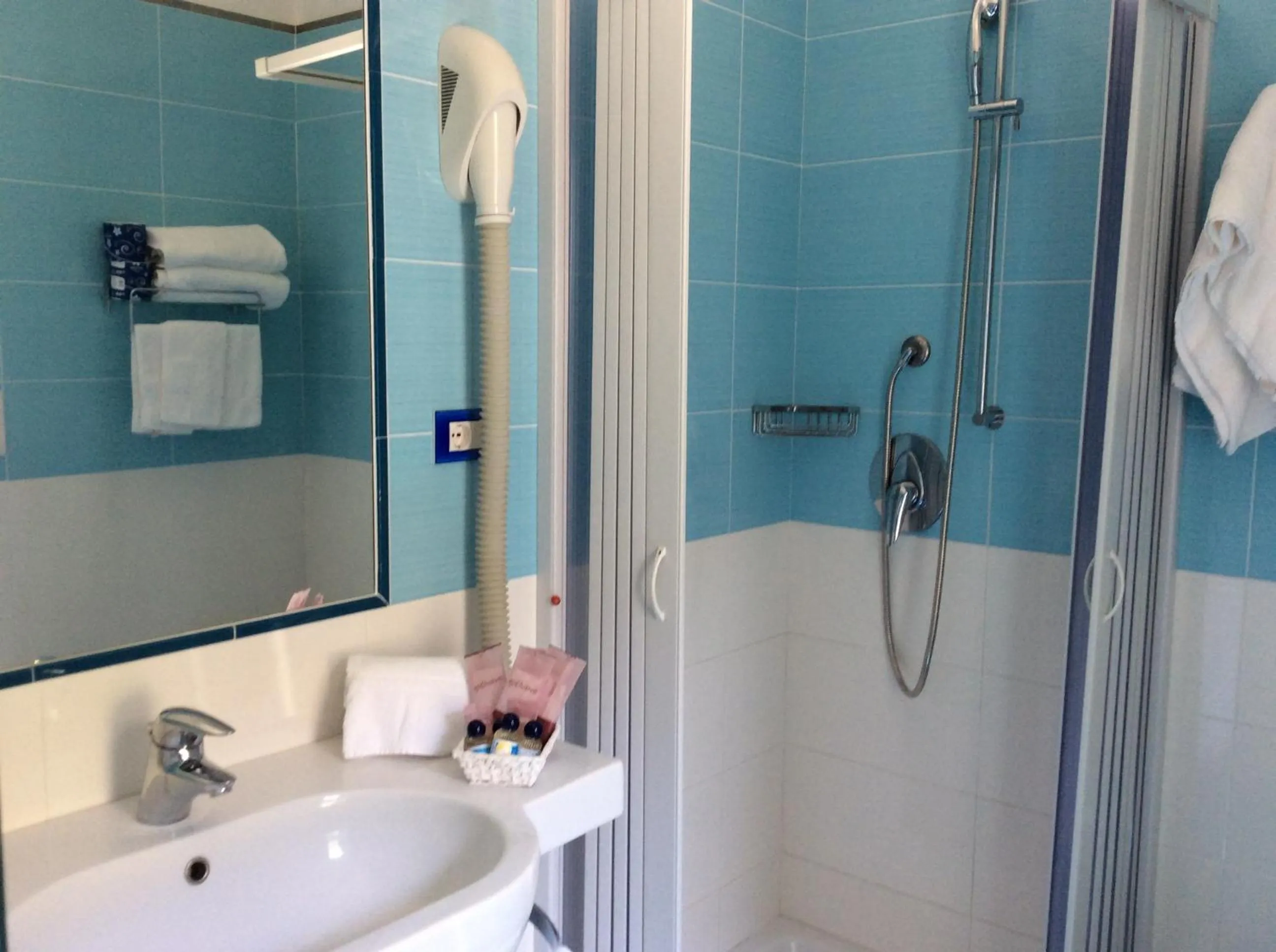 Bathroom in Hotel Elisa - Spiaggia Privata Inclusa