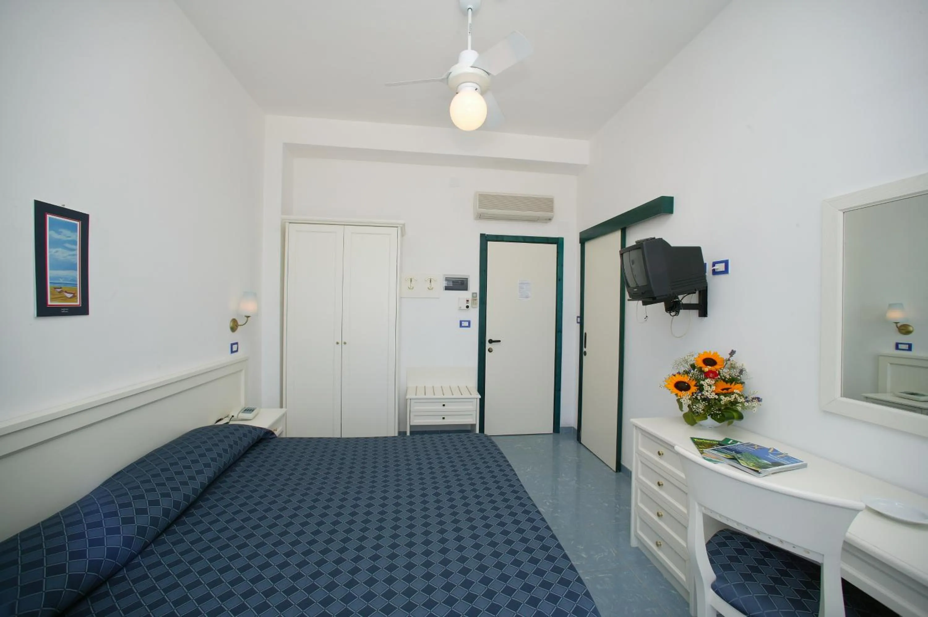 Bedroom, Bed in Hotel Elisa - Spiaggia Privata Inclusa