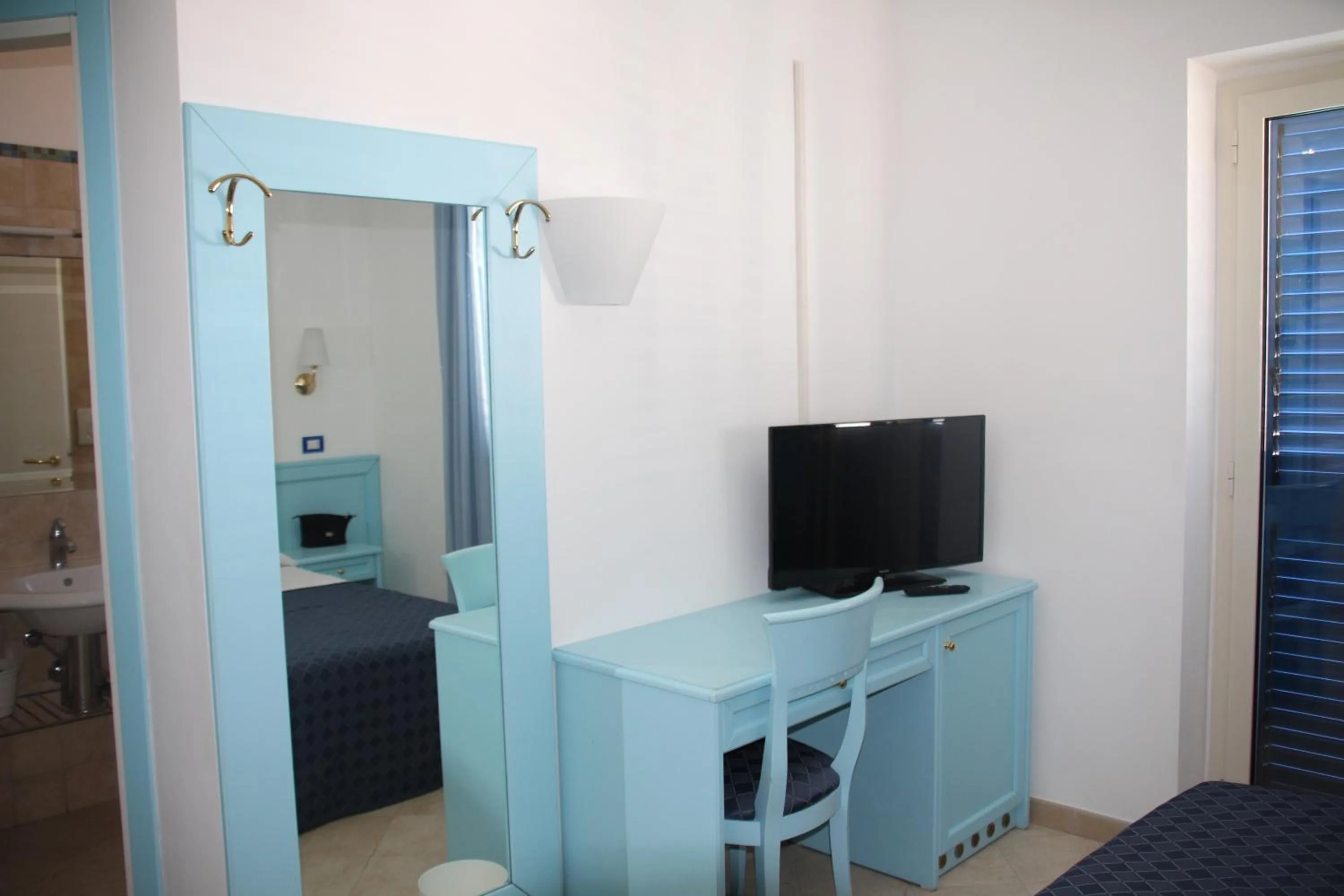 Photo of the whole room in Hotel Elisa - Spiaggia Privata Inclusa