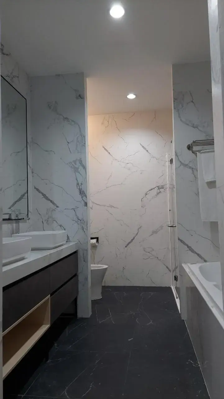 Bathroom in J Park Hotel - SHA Extra Plus Bathroom in J Park Hotel - SHA Extra Plus