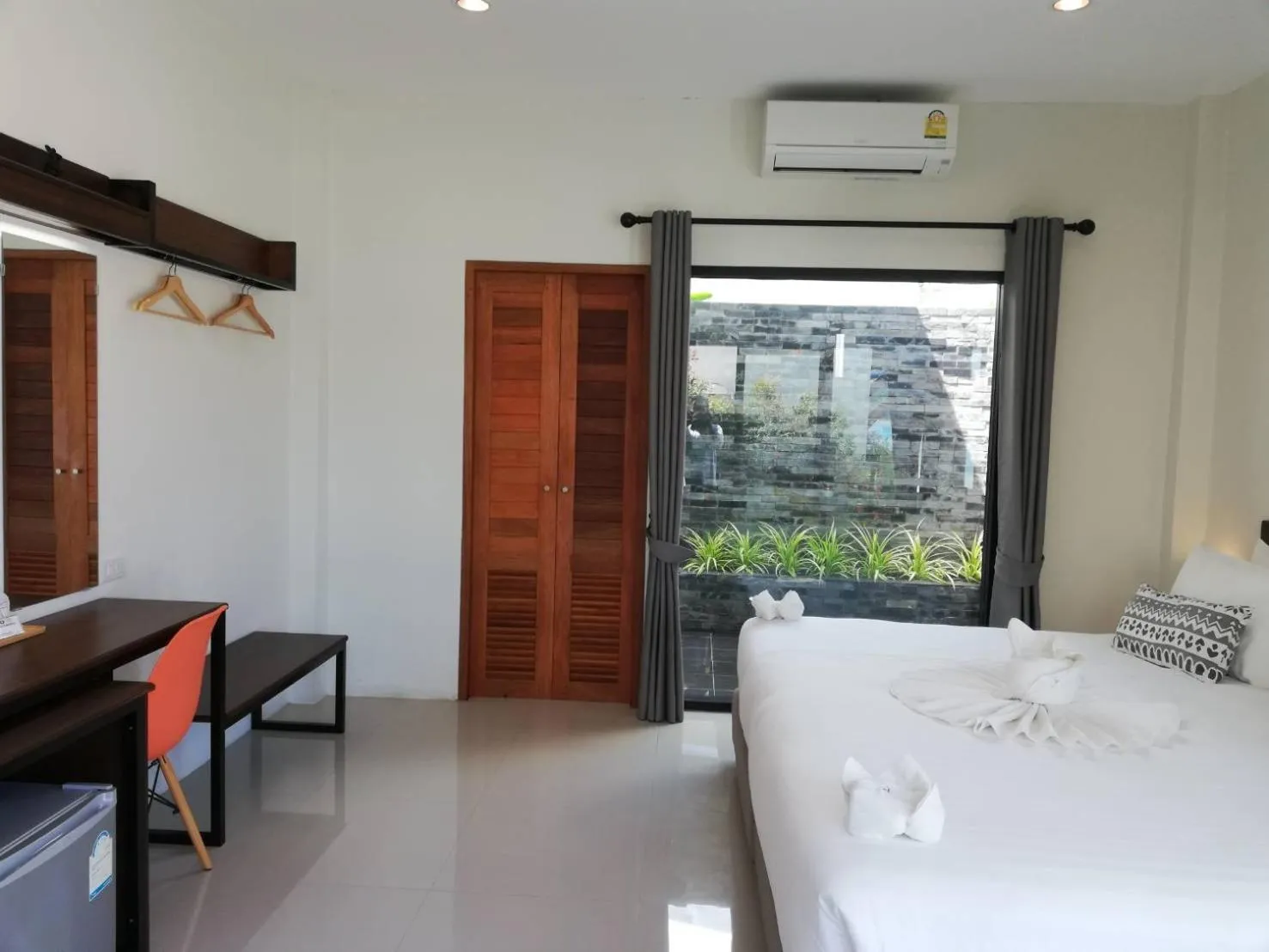 Photo of the whole room, Bed in Limelight Village