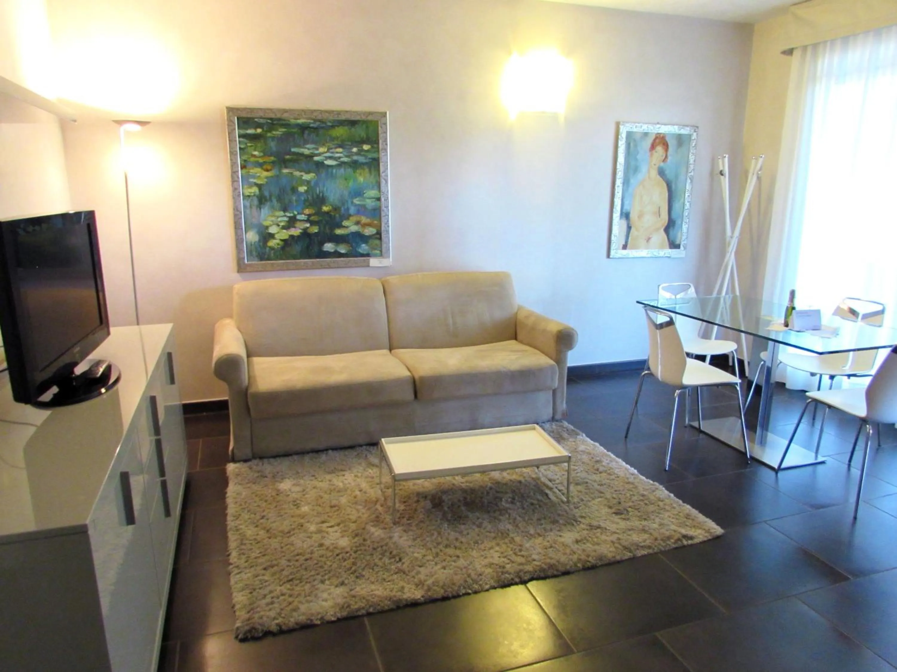 Seating area in Hotel Dante Residence