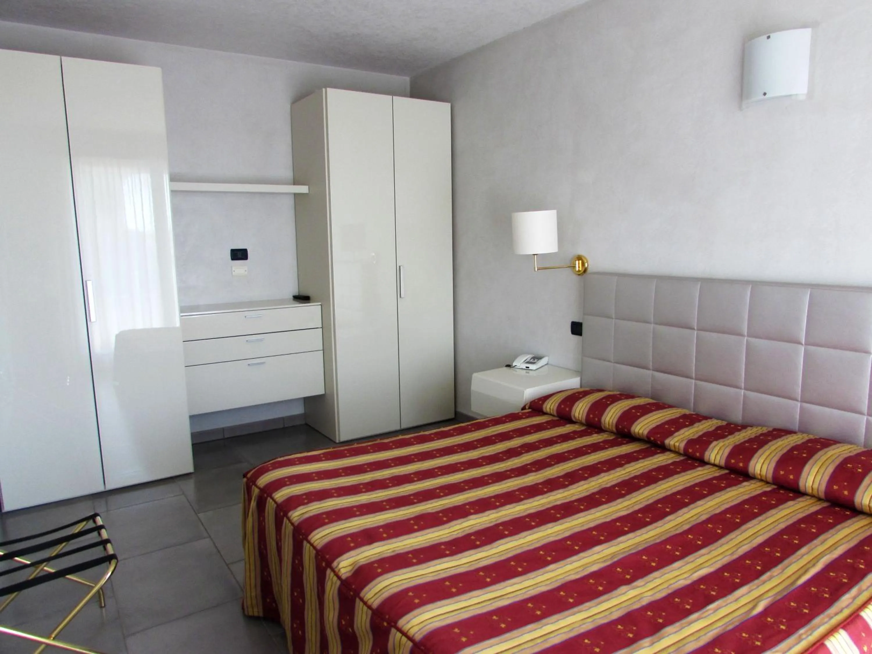 Photo of the whole room, Bed in Hotel Dante Residence