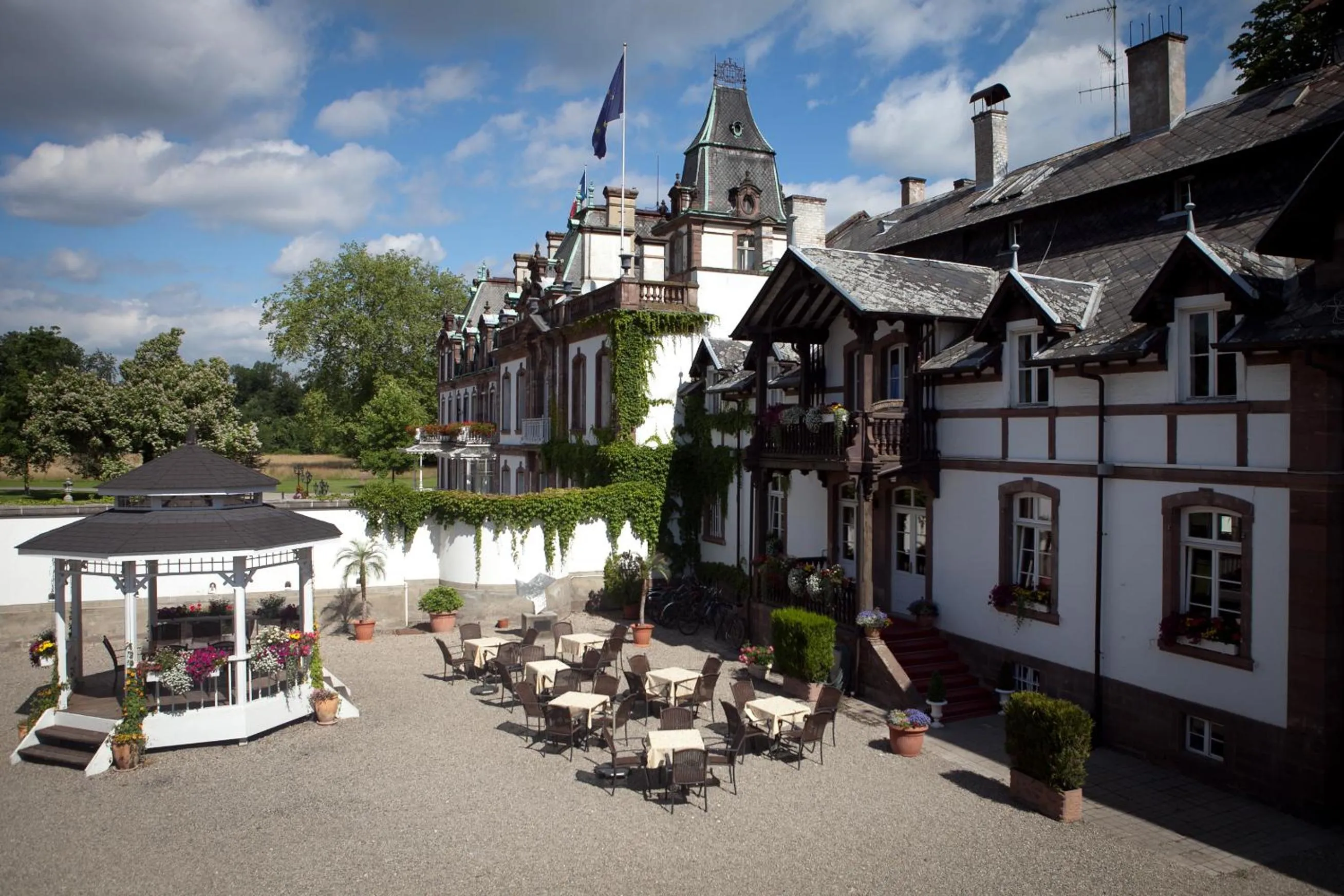 Restaurant/places to eat in Château de Pourtalès