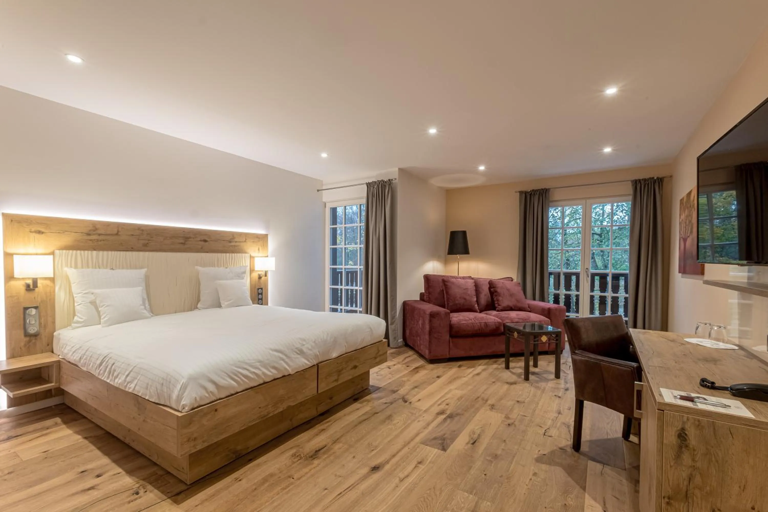 Photo of the whole room, Bed in Château de Pourtalès