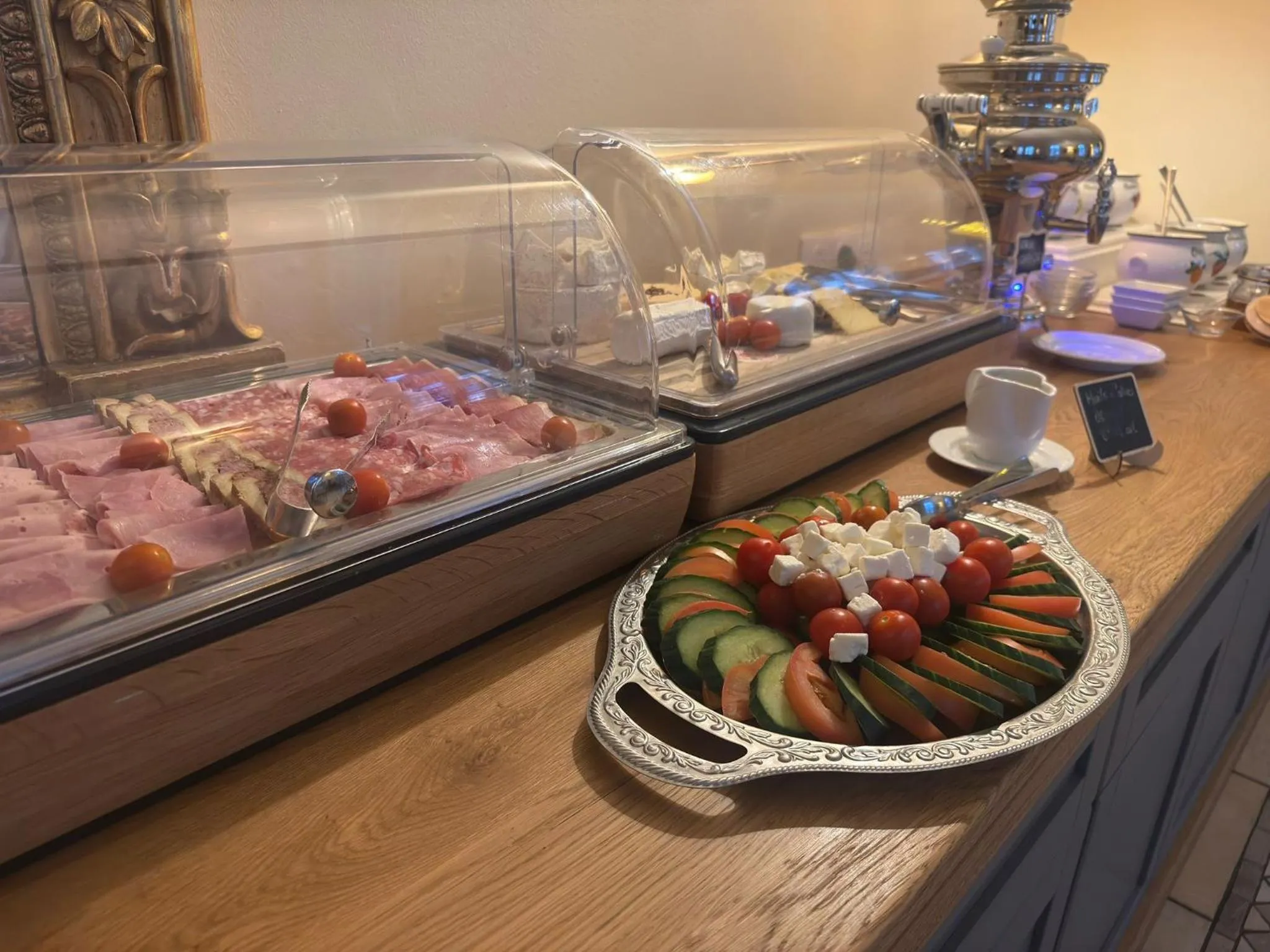 Buffet breakfast in Château de Pourtalès