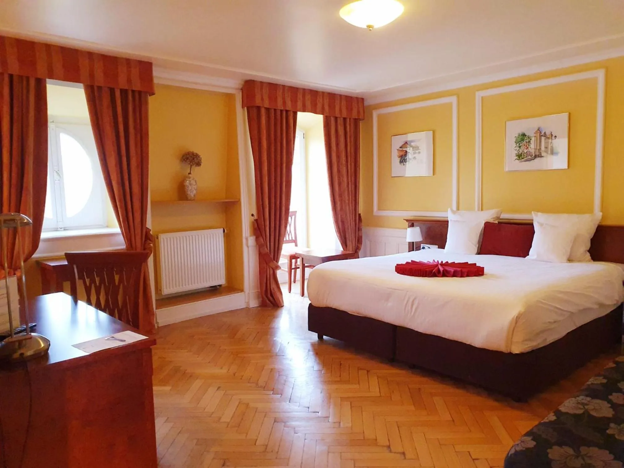 Bedroom, Bed in Château de Pourtalès